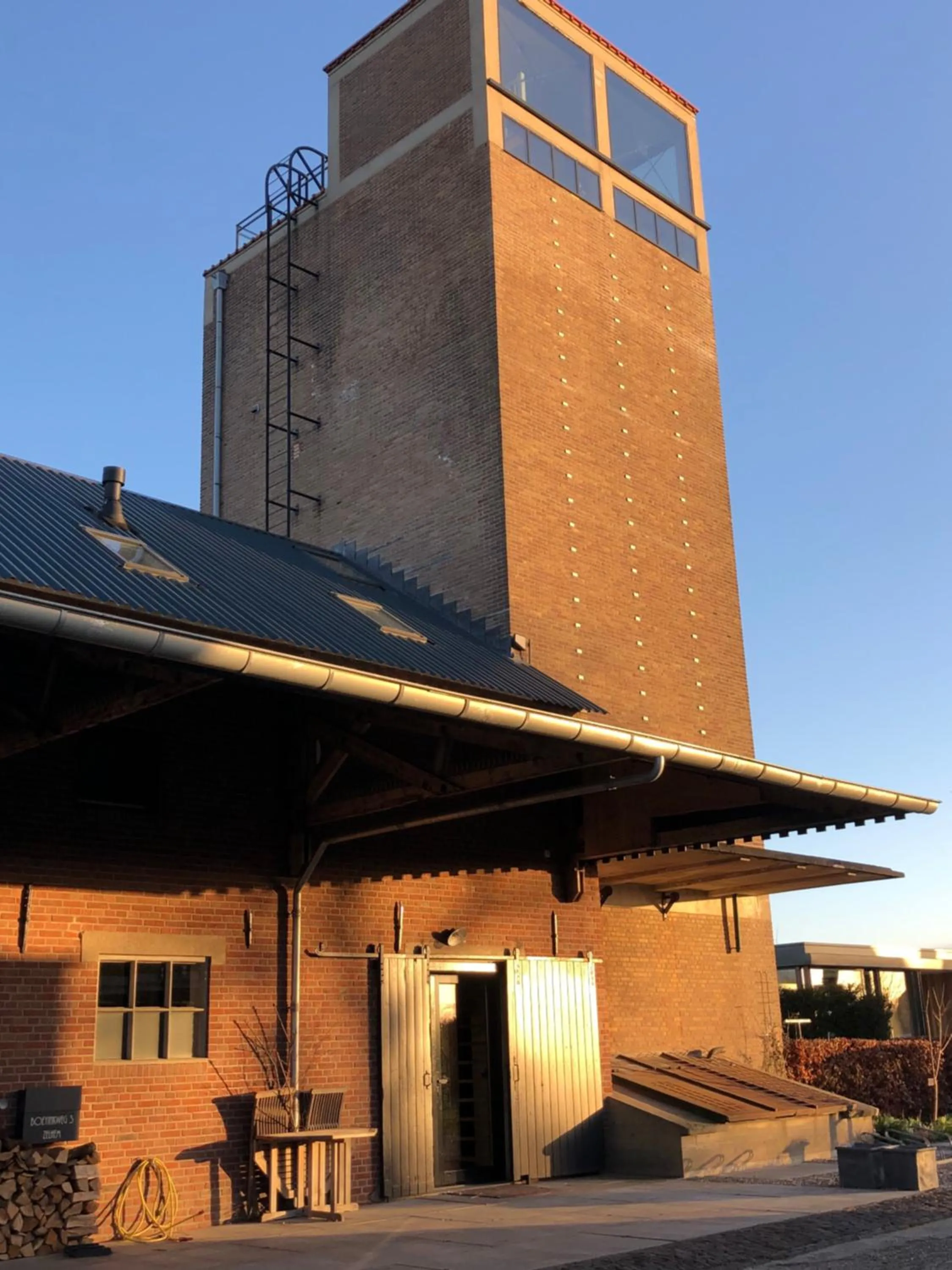 Facade/entrance in B&B De Silotoren