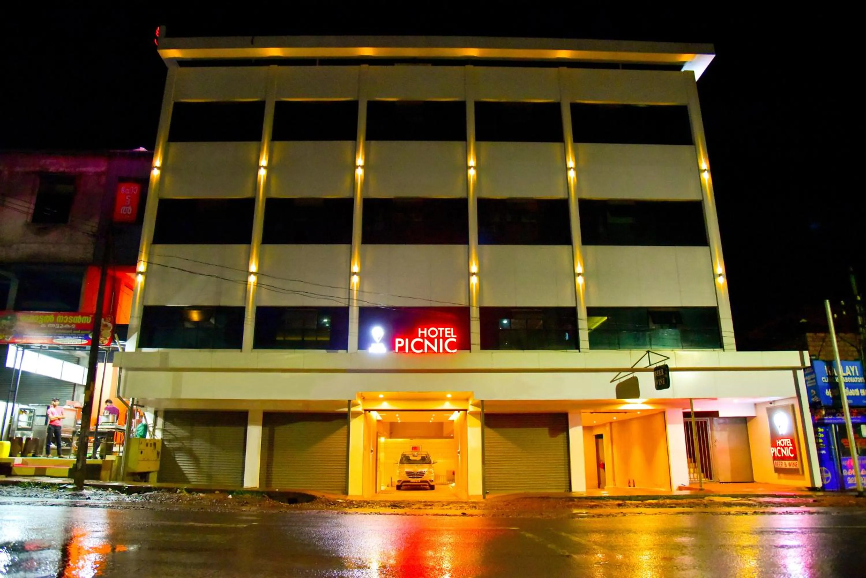 Property building in Hotel Picnic