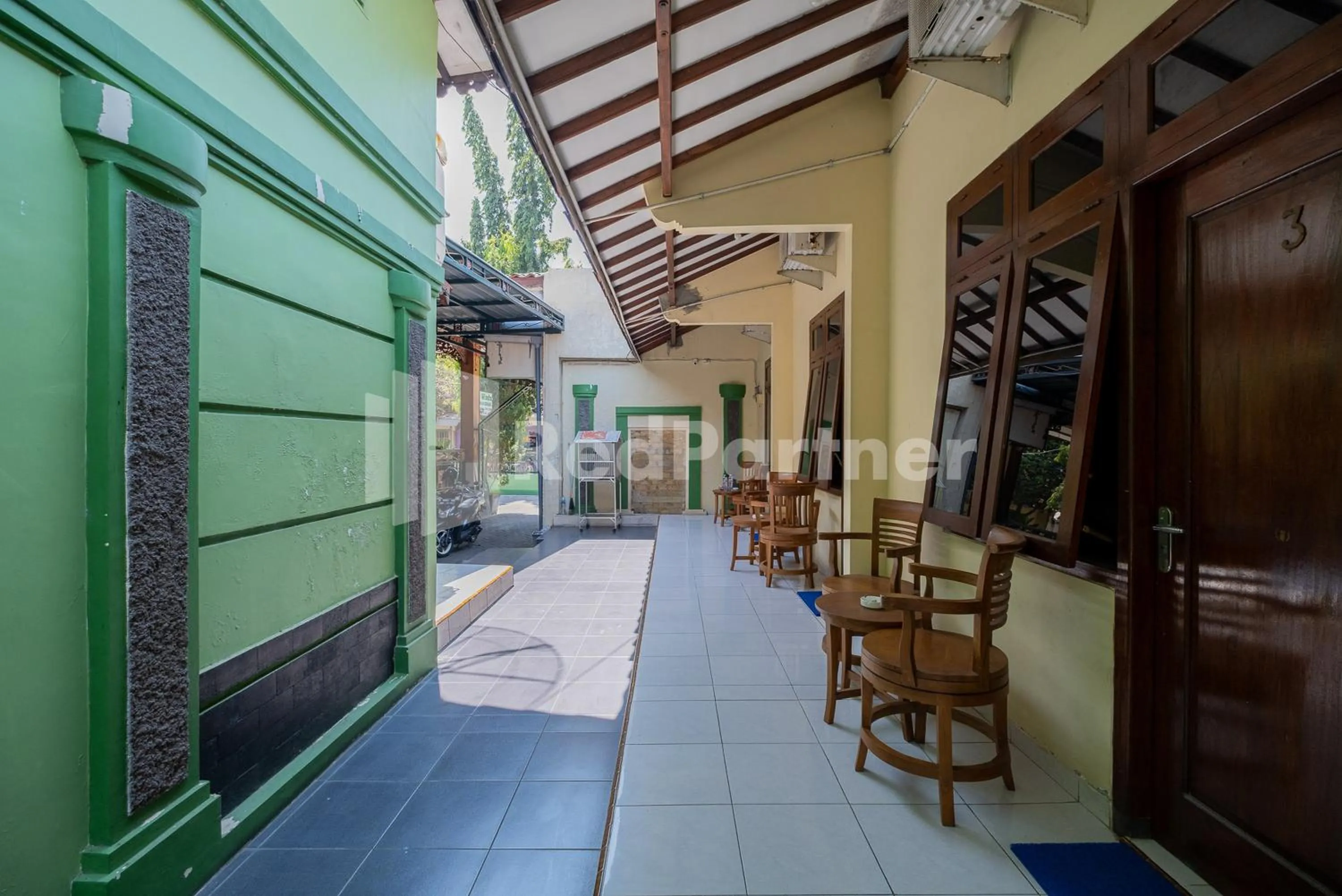 Seating area in Hotel Wisata Ziarah Sunan Bonang Syariah Mitra RedDoorz