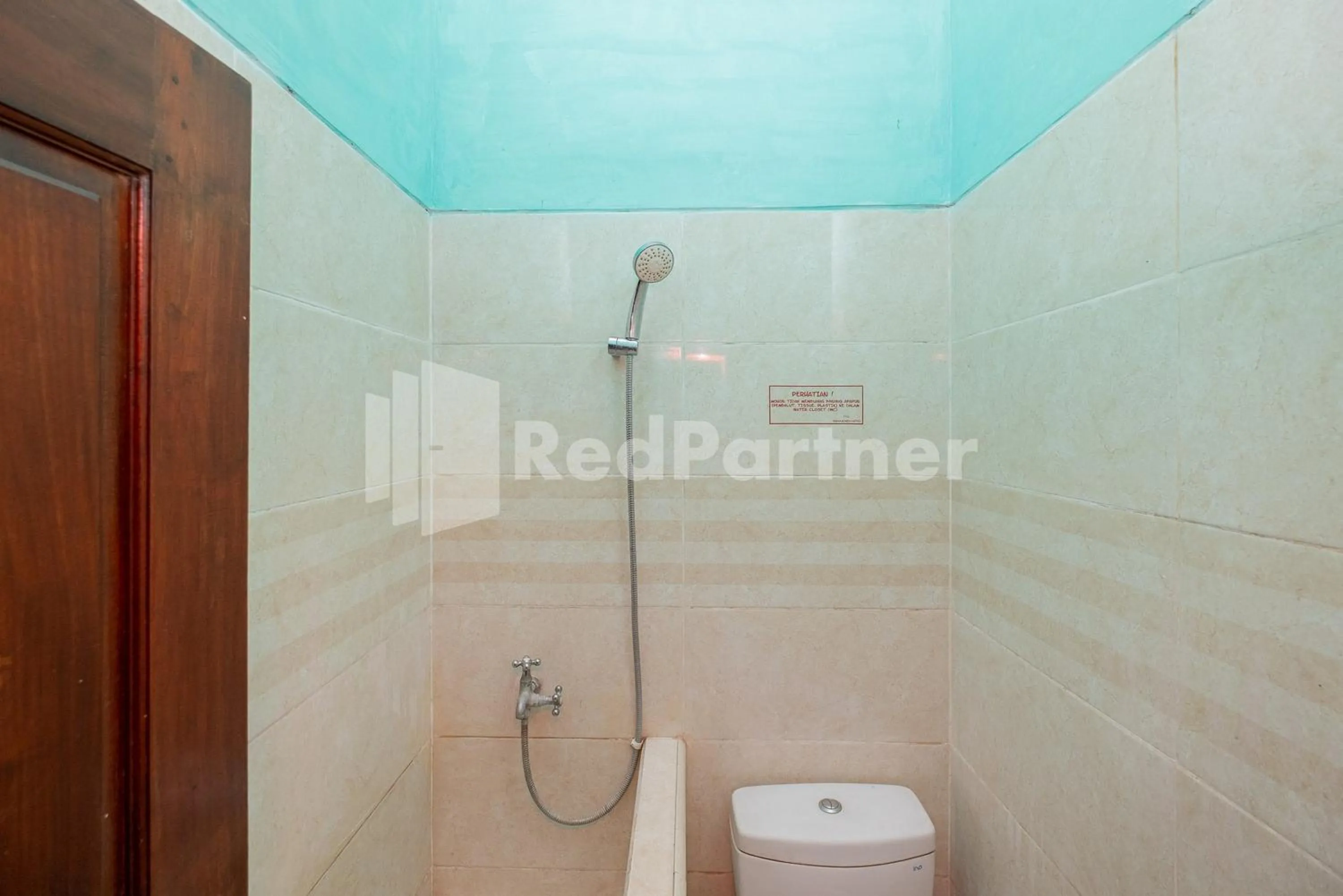 Bathroom in Hotel Wisata Ziarah Sunan Bonang Syariah Mitra RedDoorz