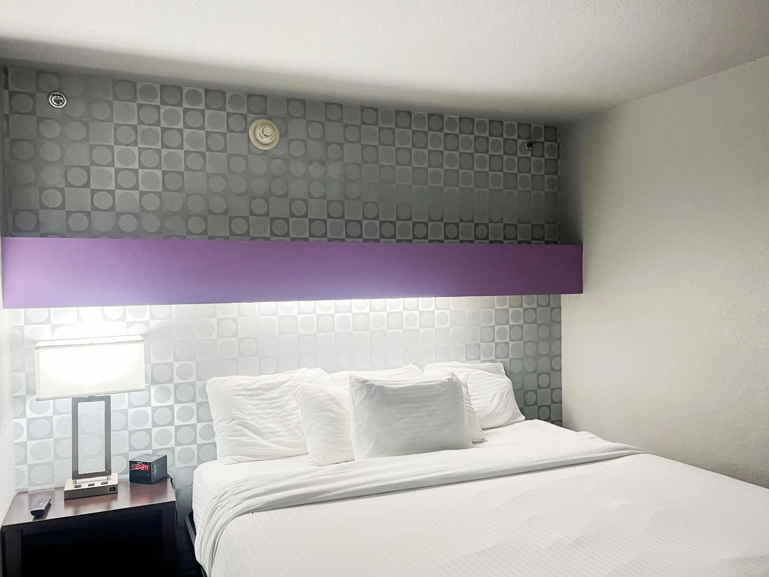 Bedroom, Bed in Metropolis Resort - Eau Claire