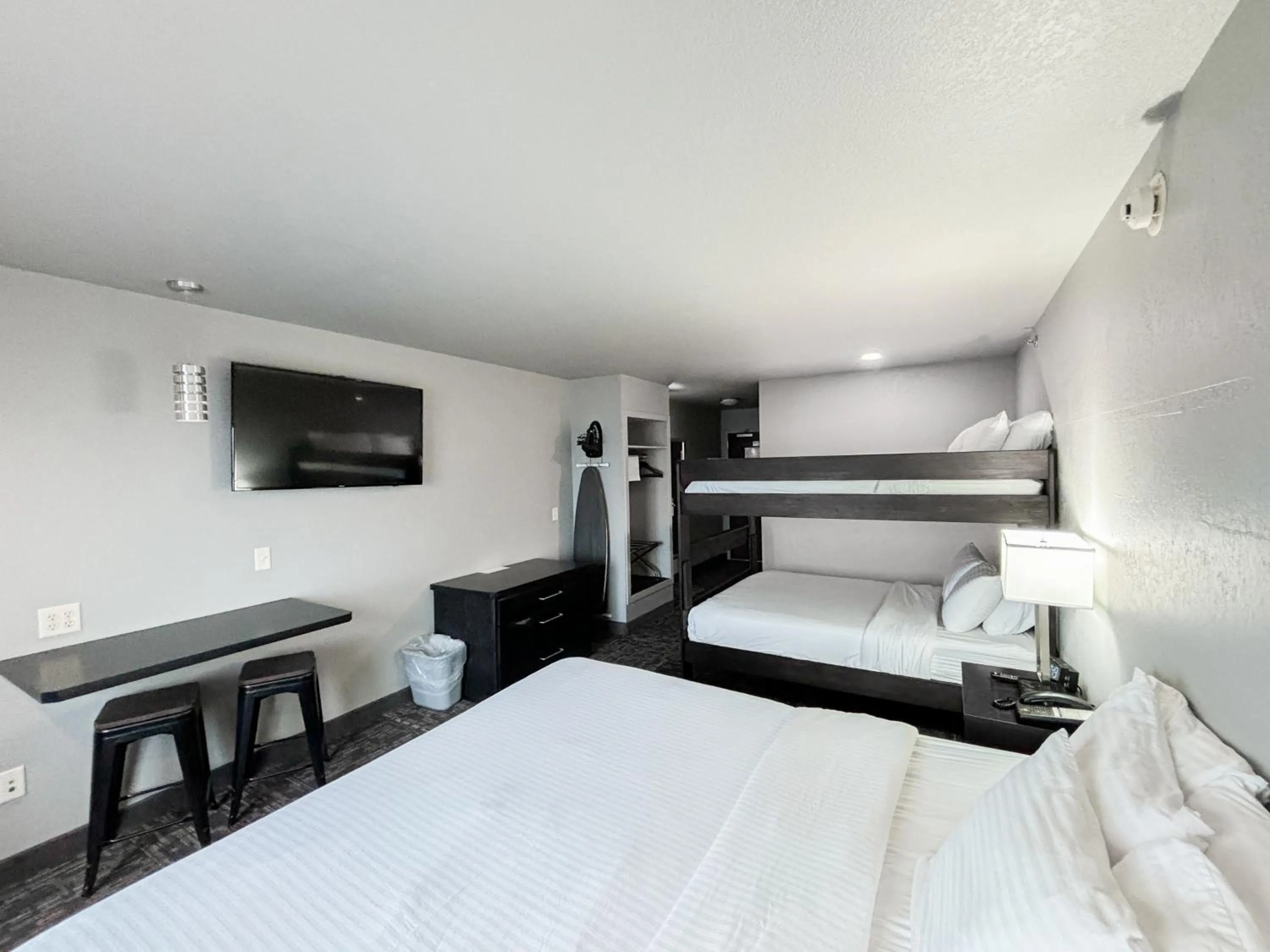 Photo of the whole room, Bed in Metropolis Resort - Eau Claire