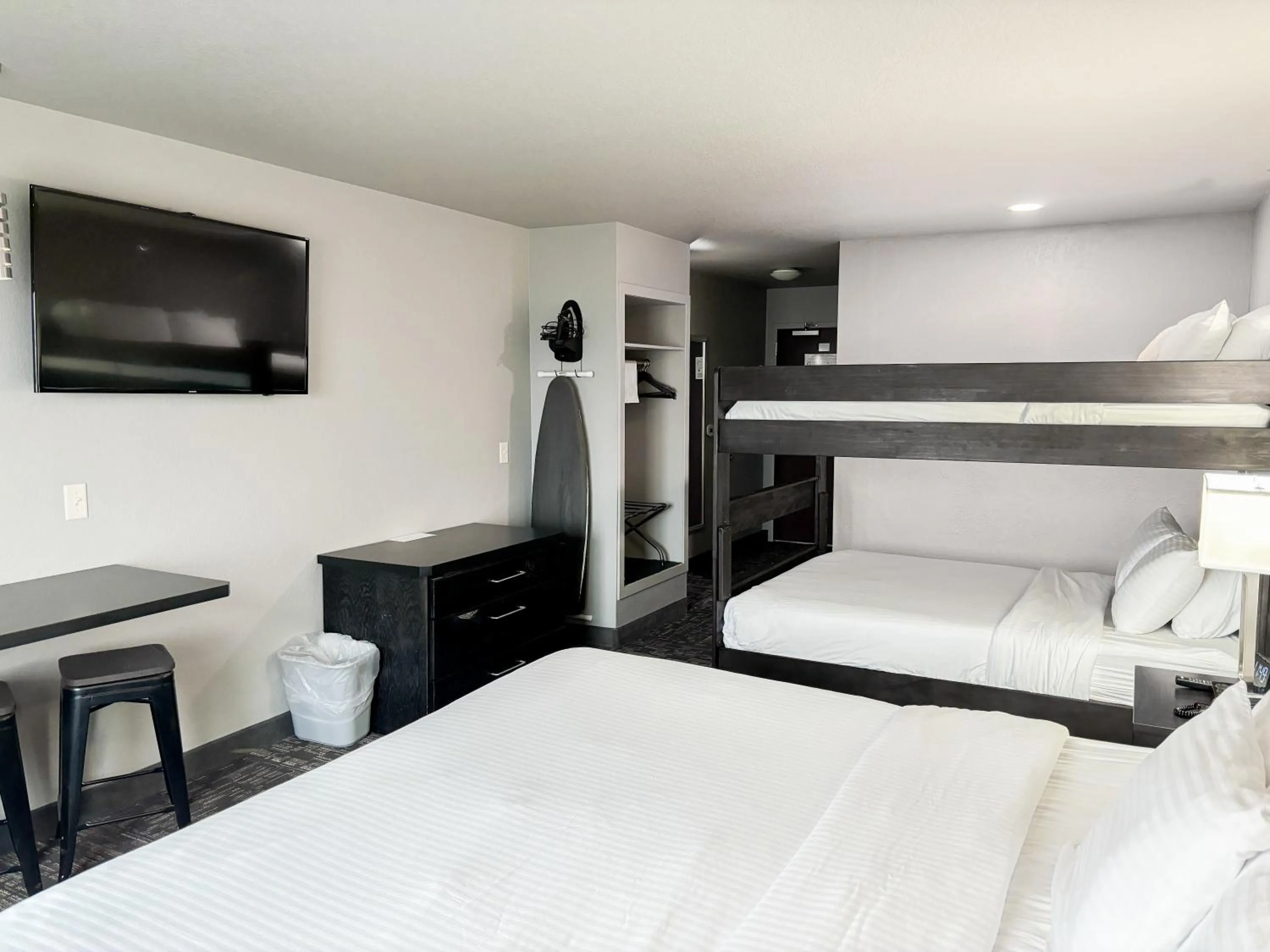 Photo of the whole room, Bed in Metropolis Resort - Eau Claire