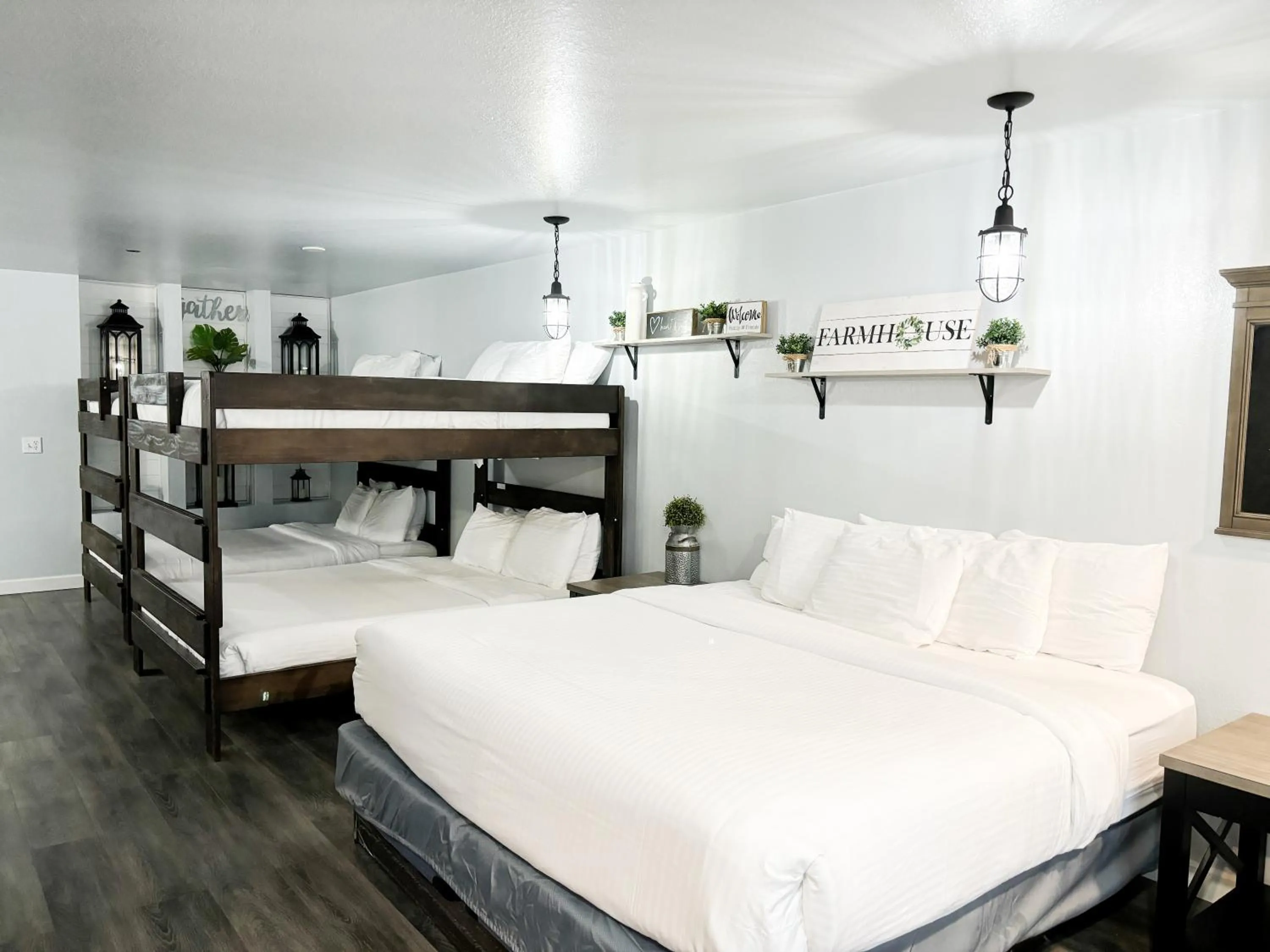 Photo of the whole room, Bed in Metropolis Resort - Eau Claire