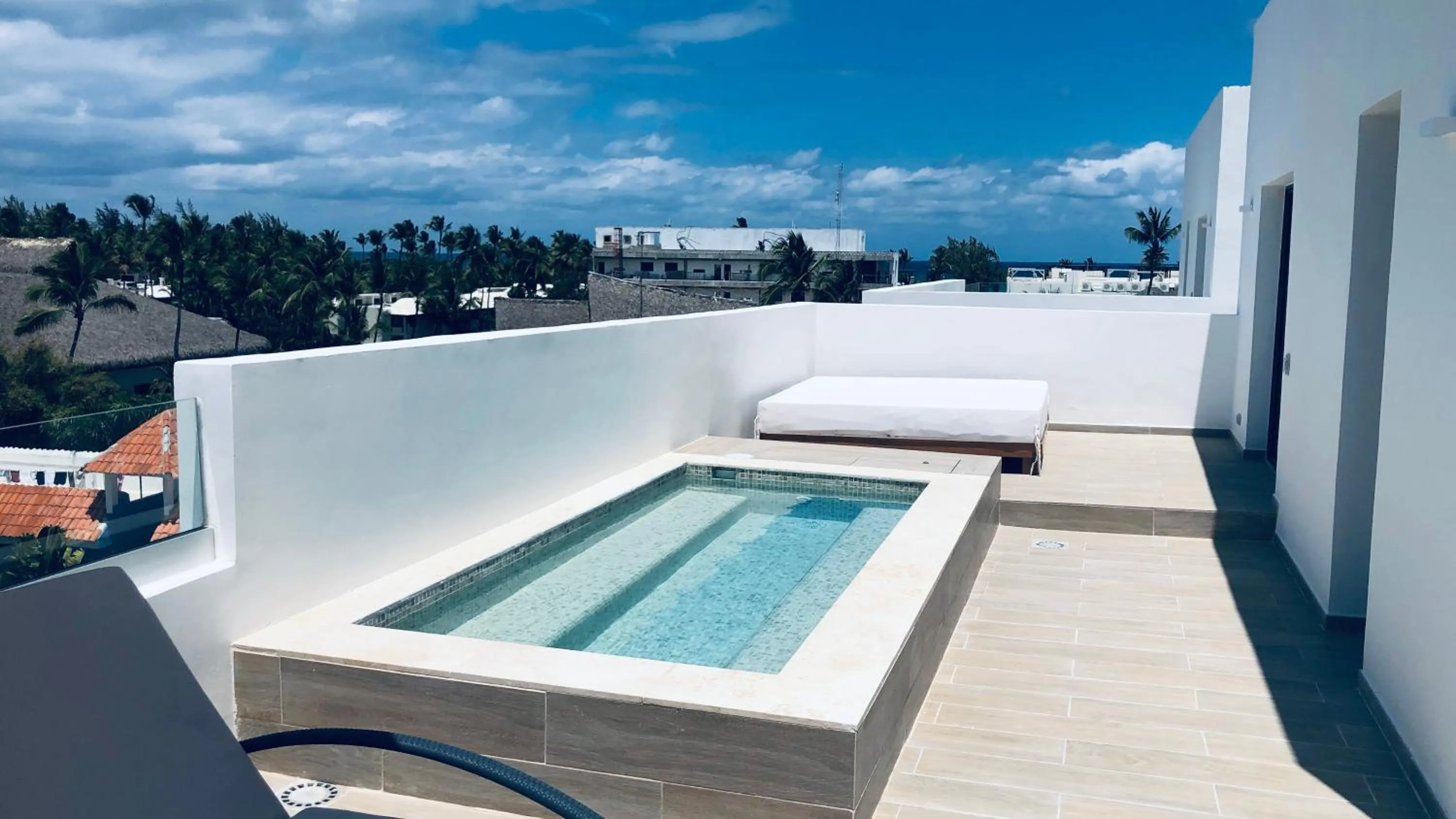 Swimming pool in Hermoso Penthouse a solo pasos de la Playa