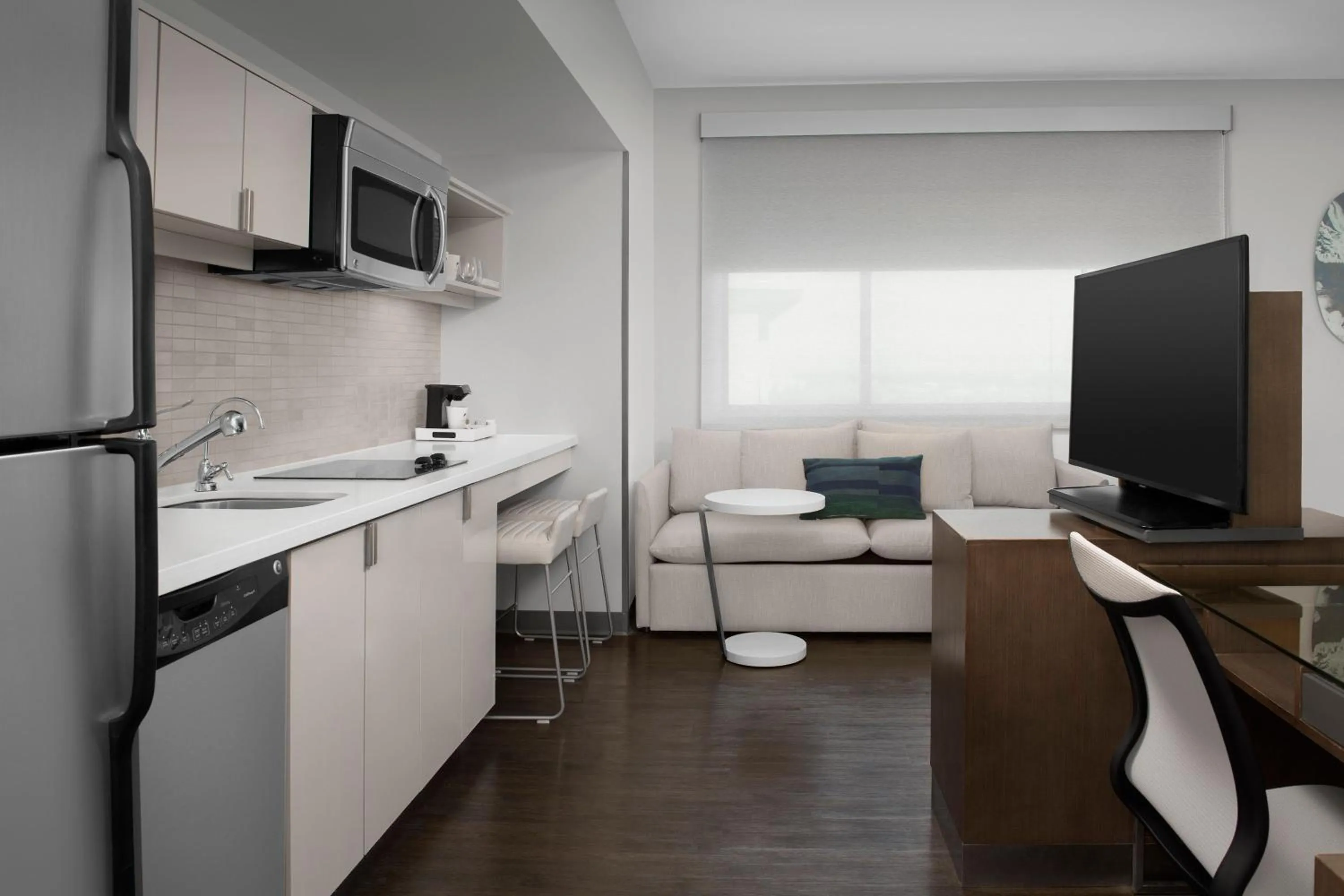 Photo of the whole room in Element Denver Park Meadows