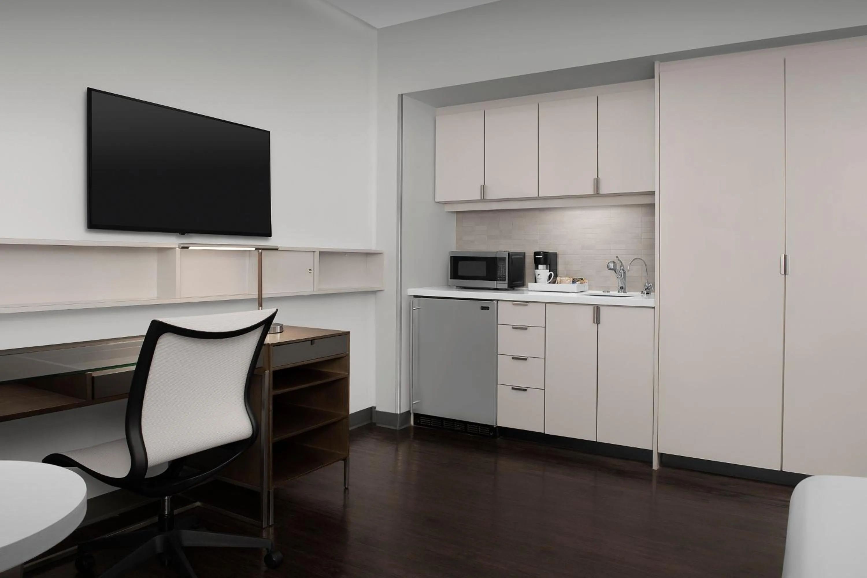 Photo of the whole room in Element Denver Park Meadows