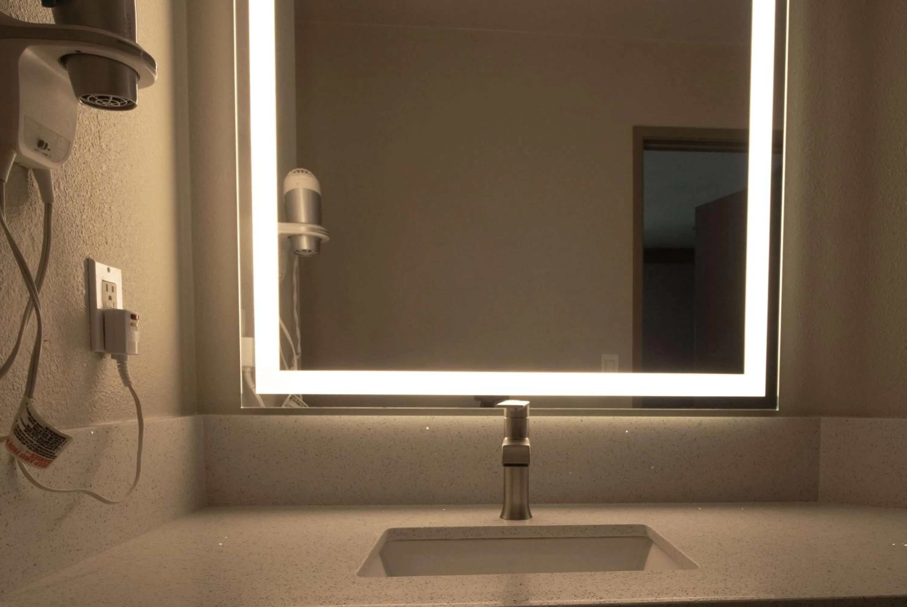 TV and multimedia in Days Inn by Wyndham Carlsbad