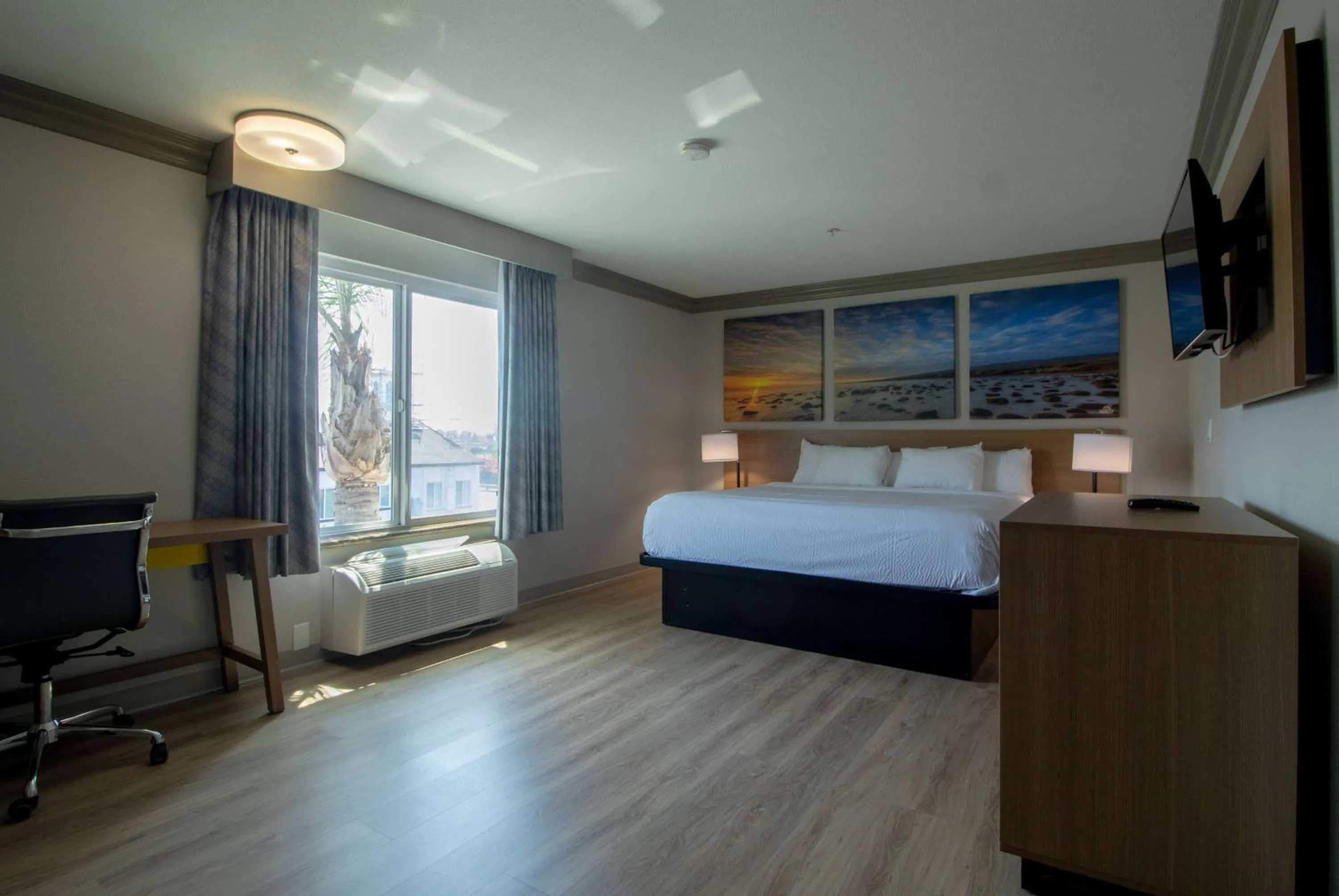 Photo of the whole room, Bed in Days Inn by Wyndham Carlsbad