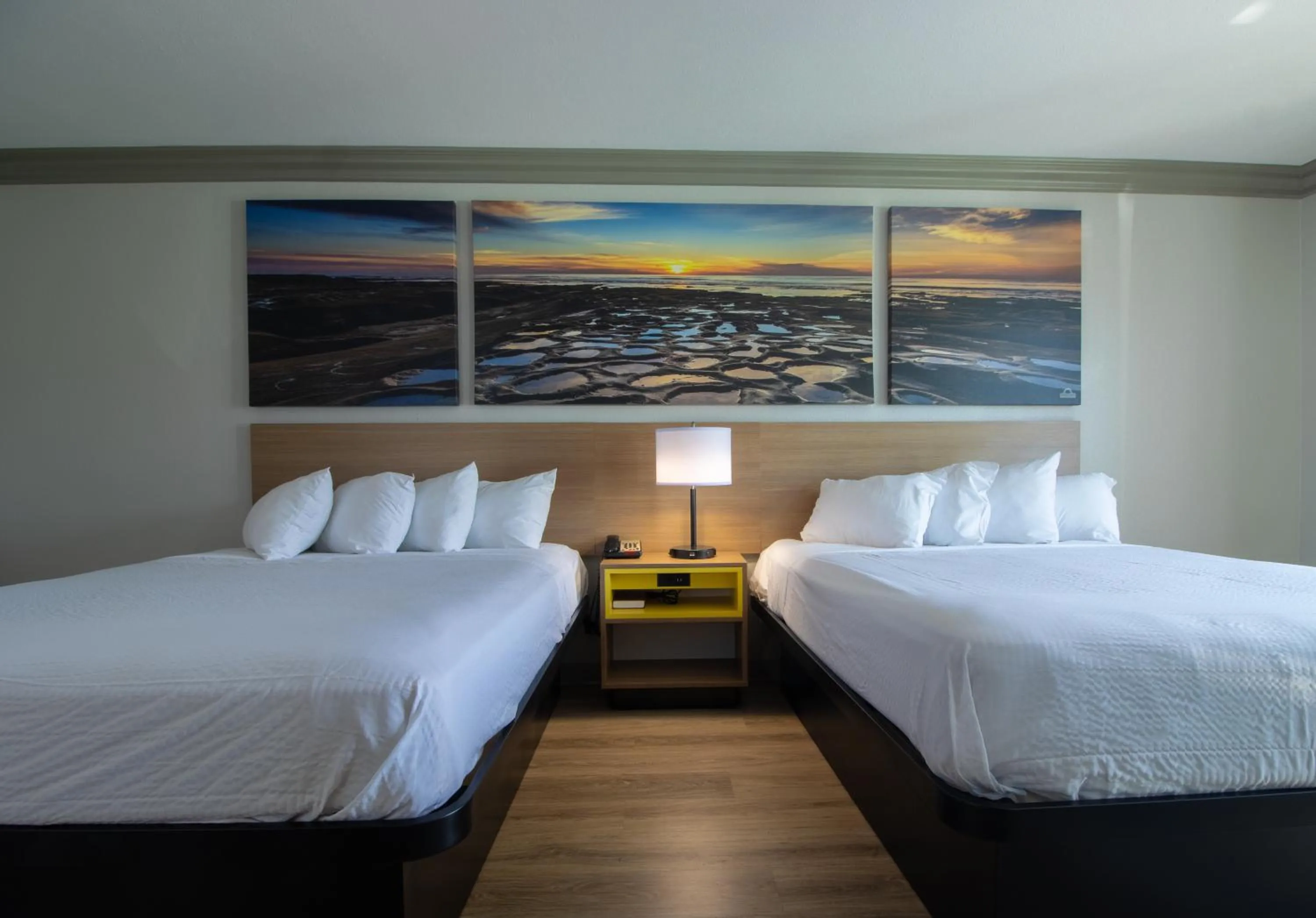 Bedroom, Bed in Days Inn by Wyndham Carlsbad