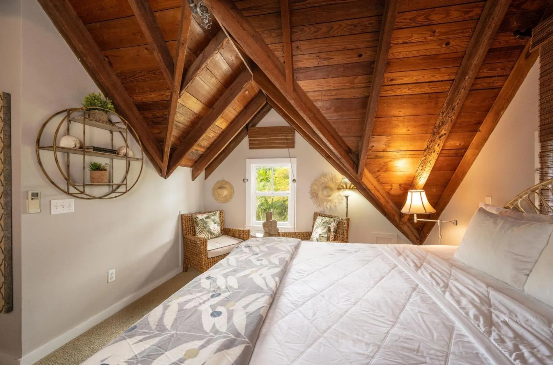 Bed in The Mermaid & The Alligator