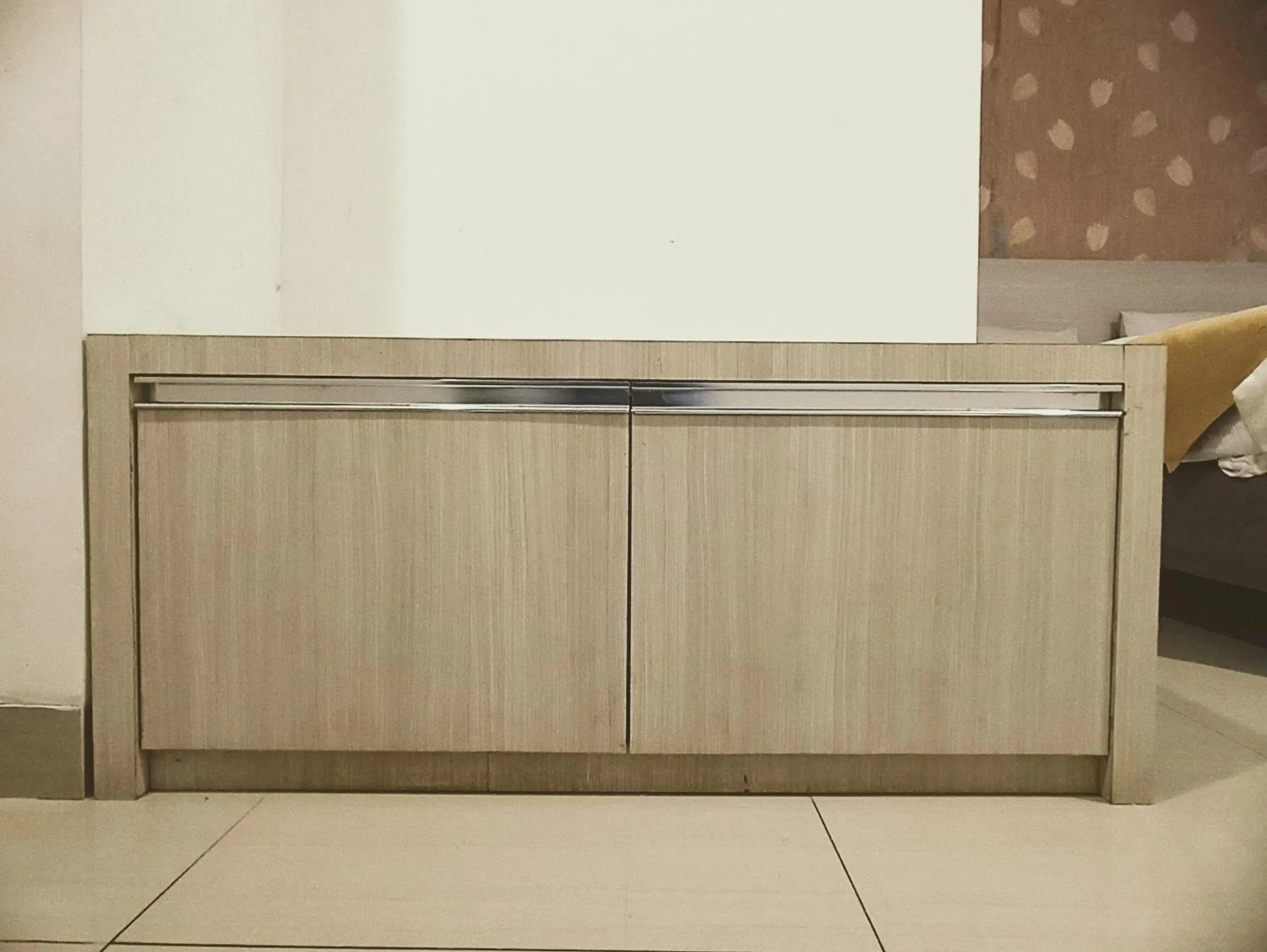 wardrobe in Yunna Express