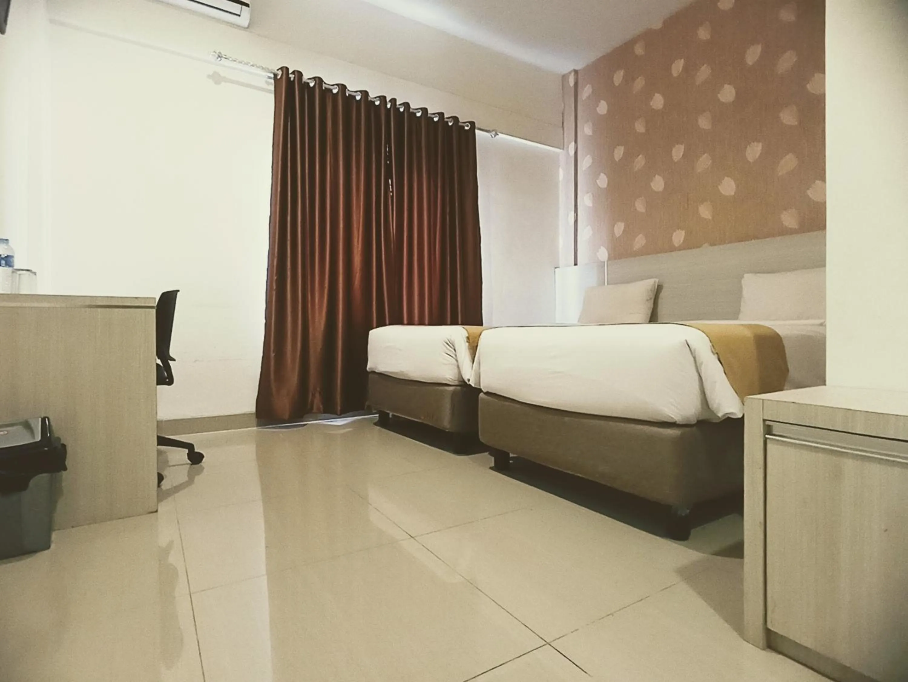 Bedroom, Bed in Yunna Express