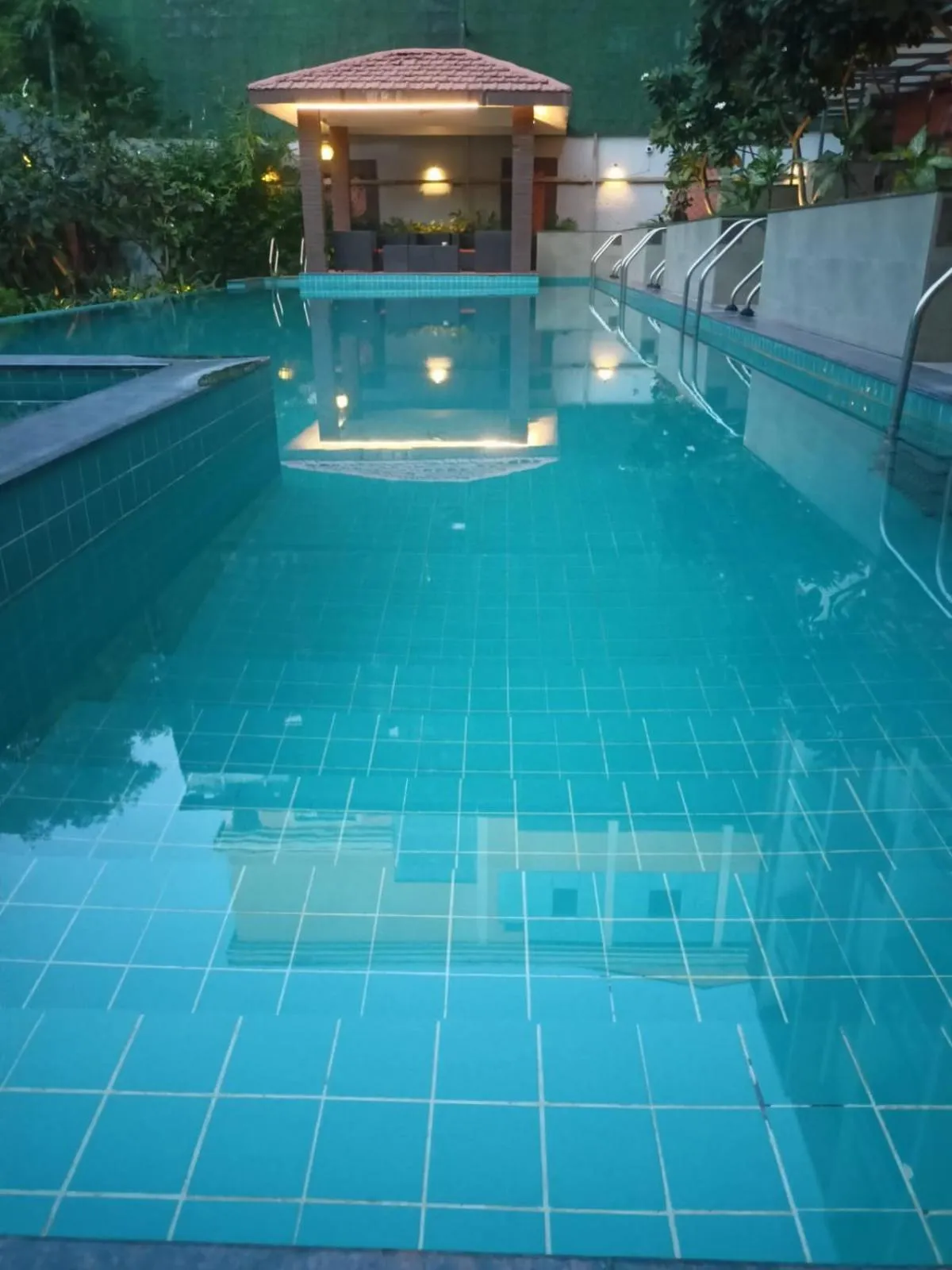 Swimming pool in Abhyagama Hotel