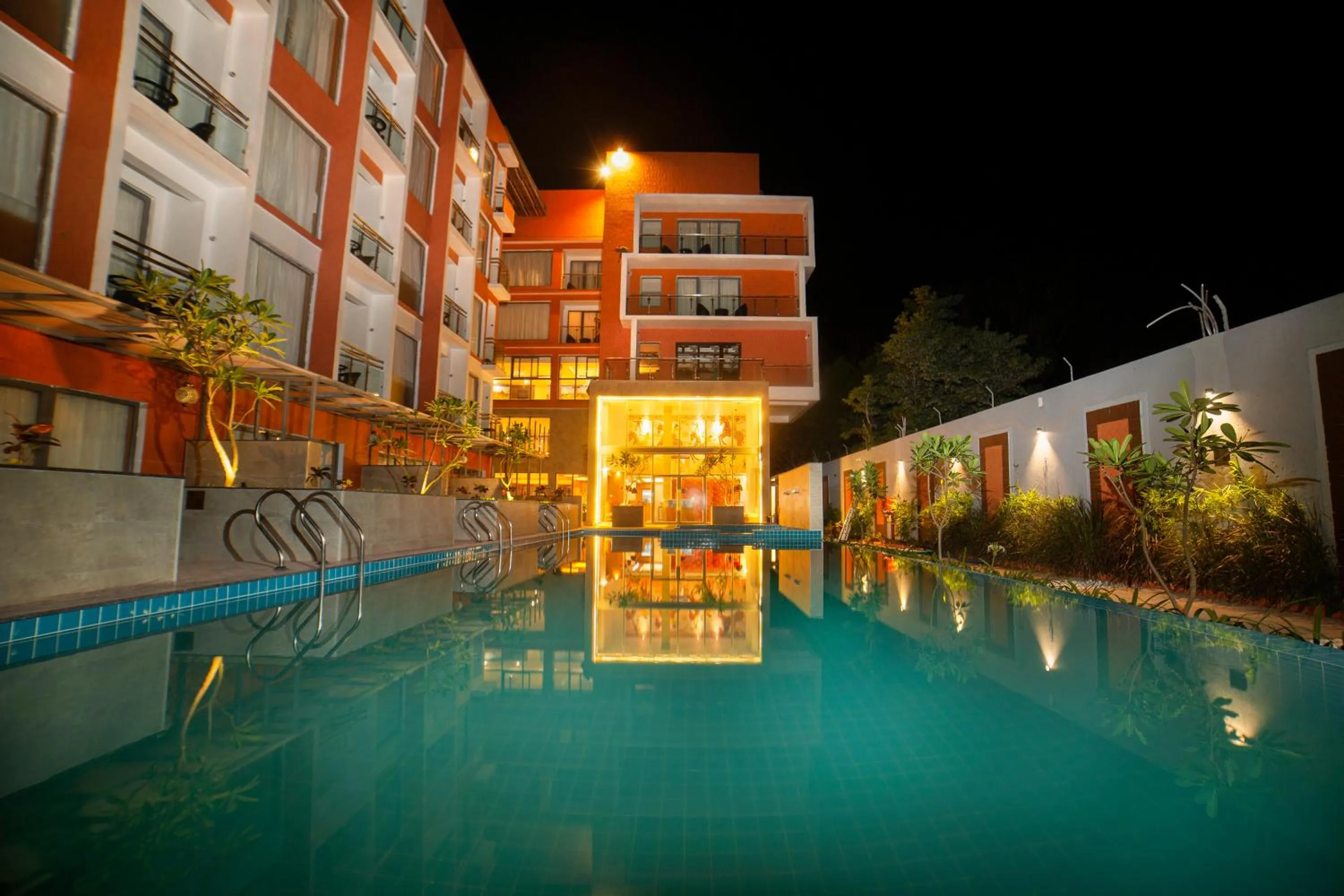 Swimming pool in Abhyagama Hotel