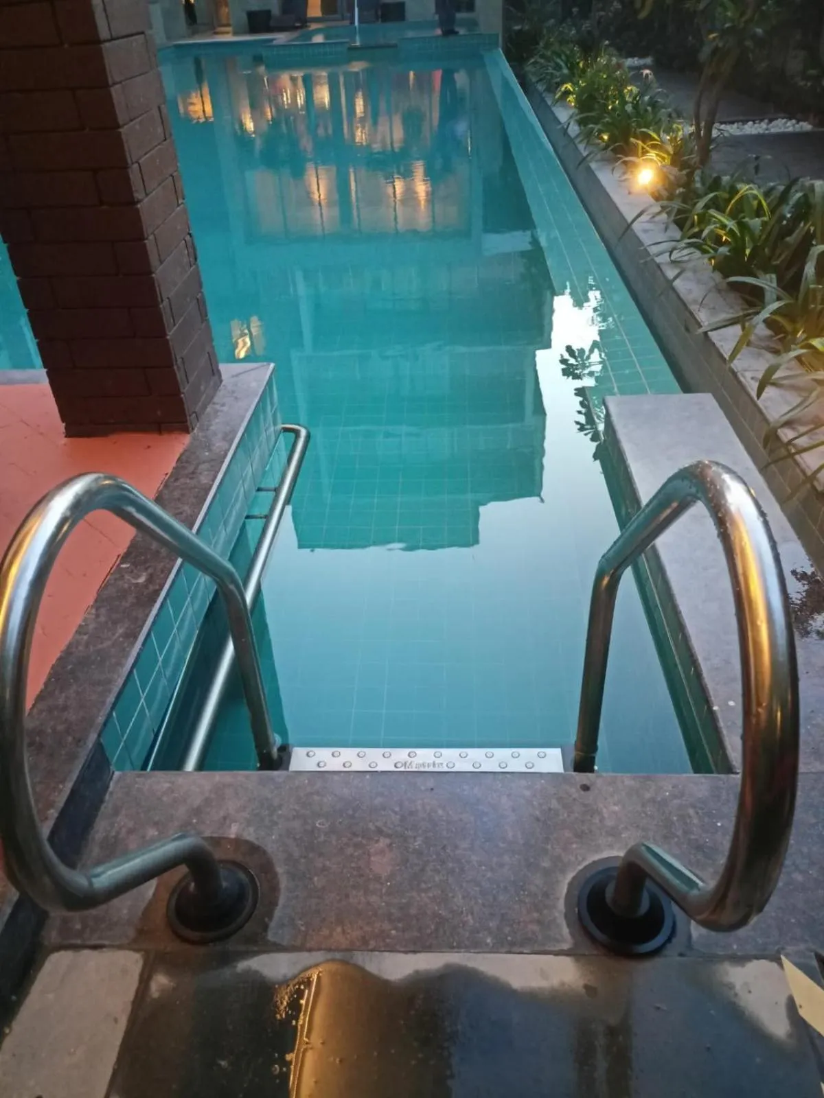 Swimming pool in Abhyagama Hotel