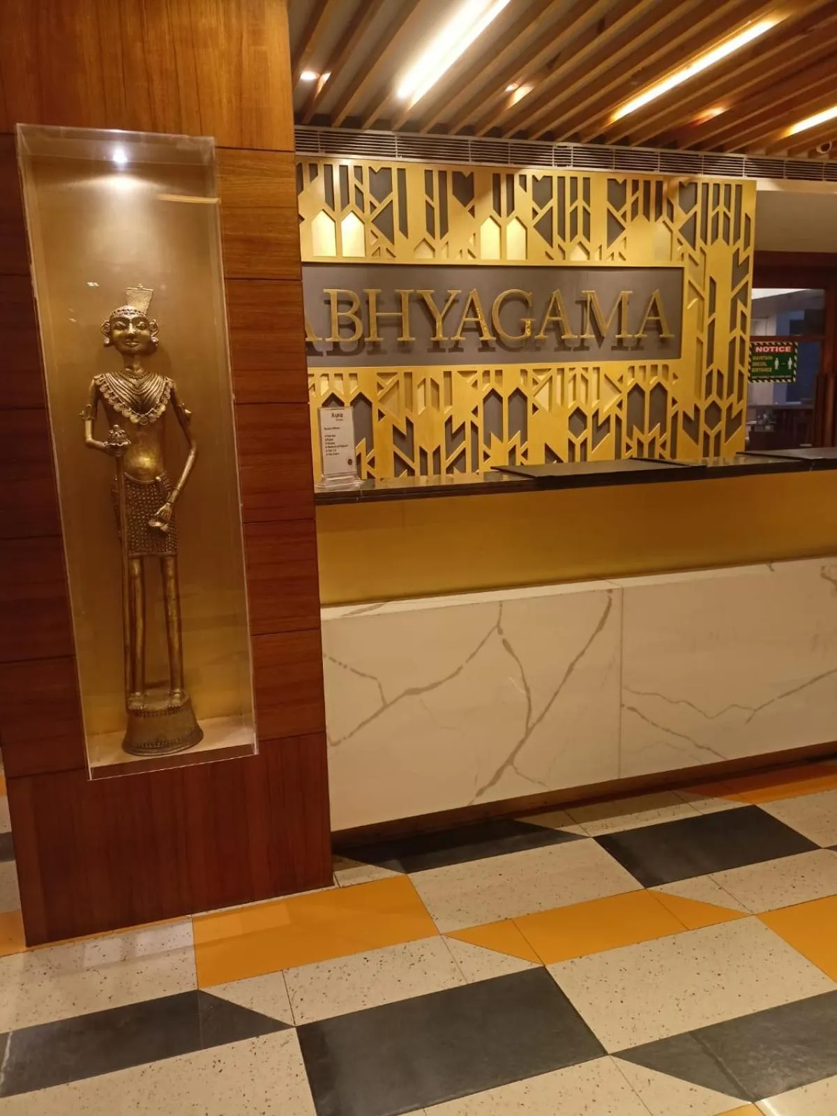 Lobby or reception in Abhyagama Hotel