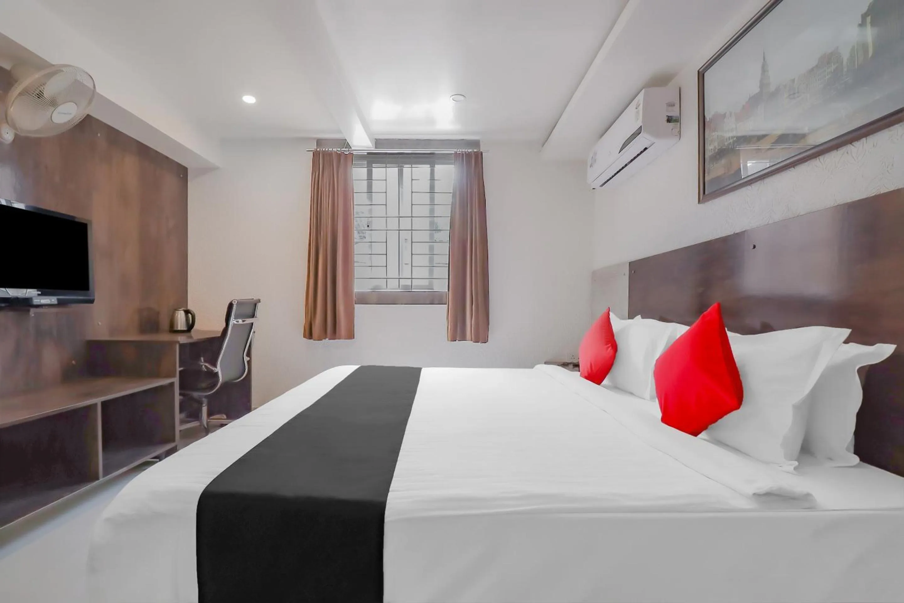 Bedroom, Bed in Capital O Royal Galaxy Finesse Near Phoenix Marketcity