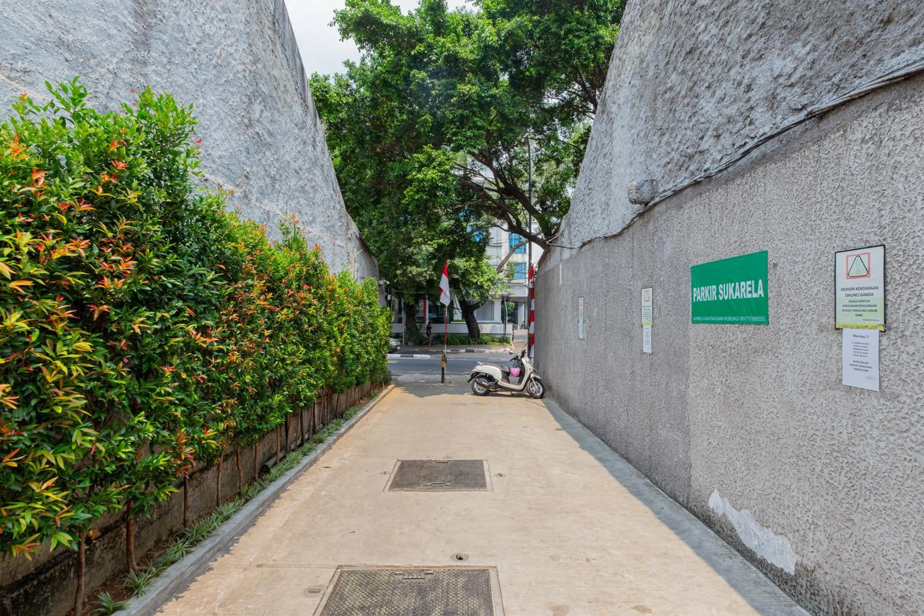 Parking in Urbanview Hotel Slipi Inn Palmerah