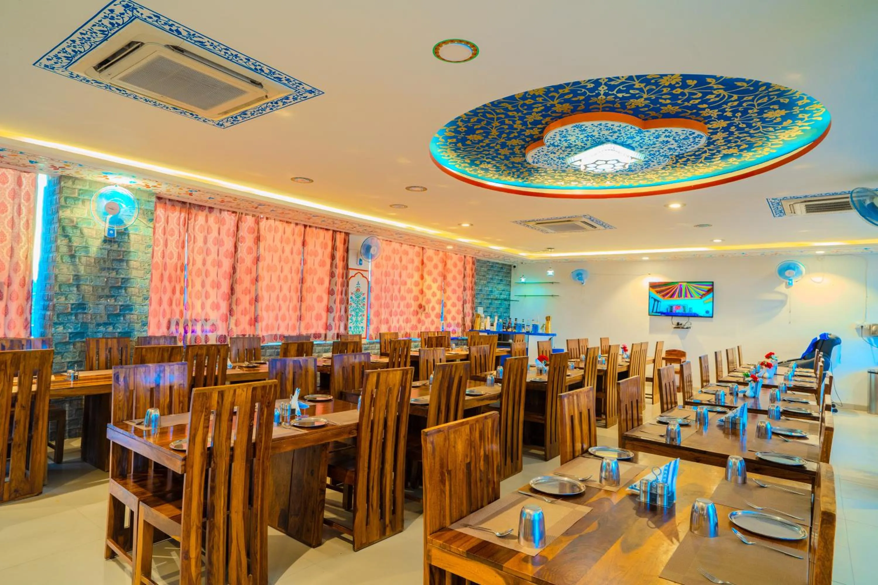 Restaurant/places to eat in Ramas Resort