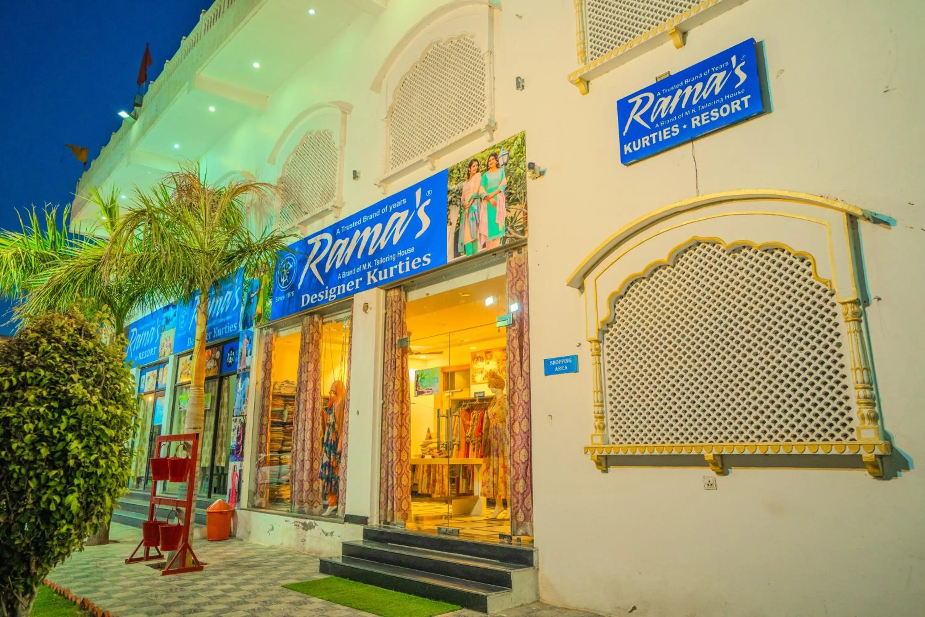On-site shops in Ramas Resort