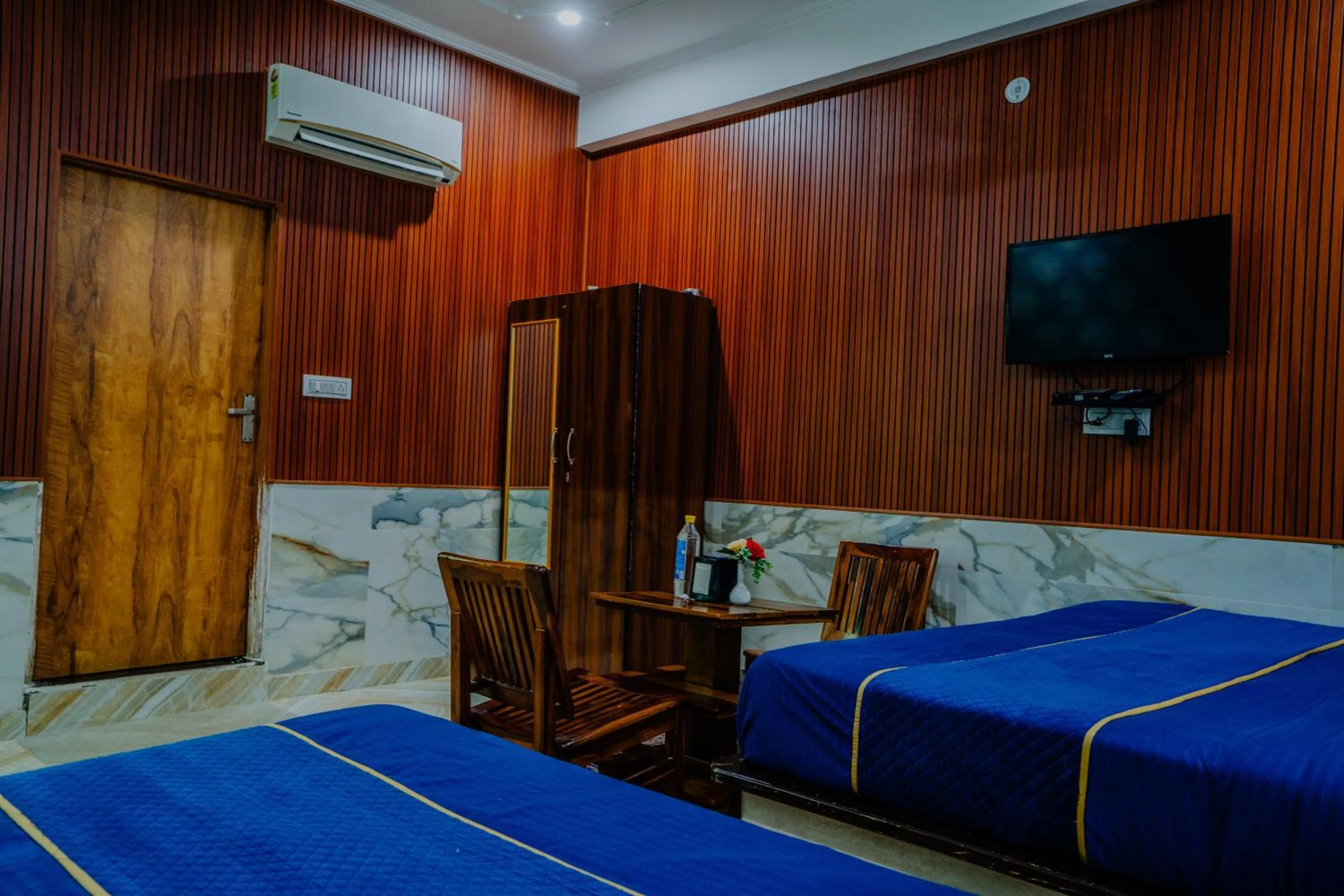 Photo of the whole room, Bed in Ramas Resort