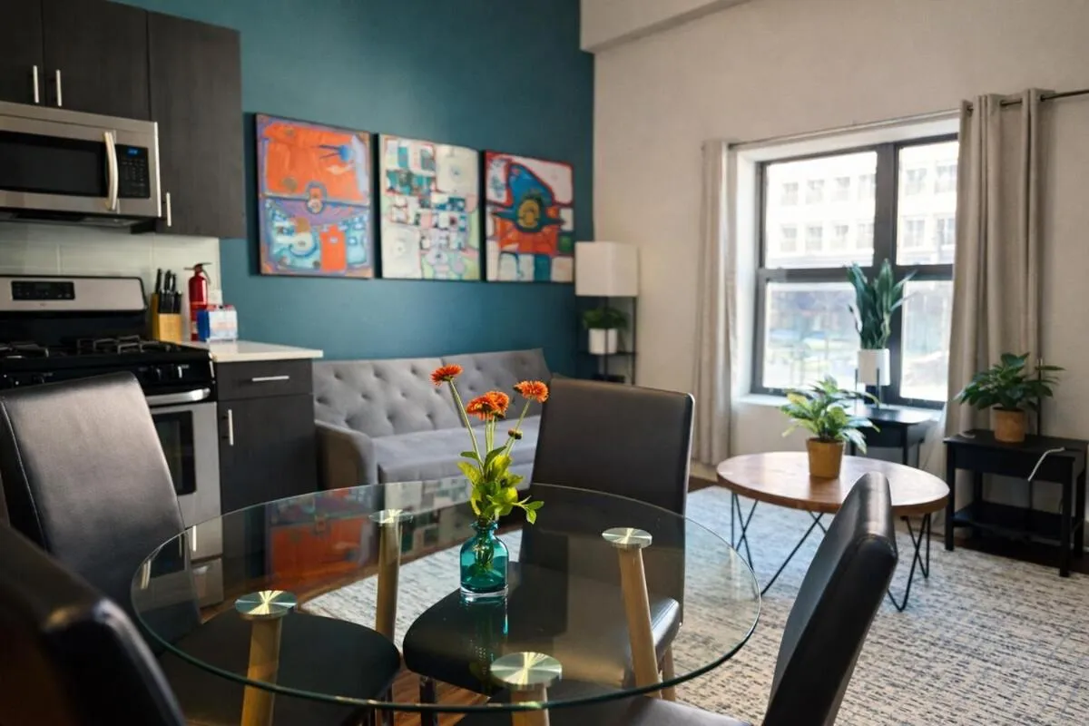 McCormick Place 420 Friendly 3BR in Downtown Chicago with Optional Parking Sleeps 8 Guests Near Soldier Field, Grant Park and Lakefront Trail