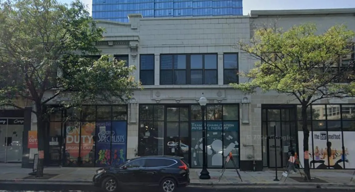 McCormick Place 420 Friendly 3BR in Downtown Chicago with Optional Parking Sleeps 8 Guests Near Soldier Field, Grant Park and Lakefront Trail