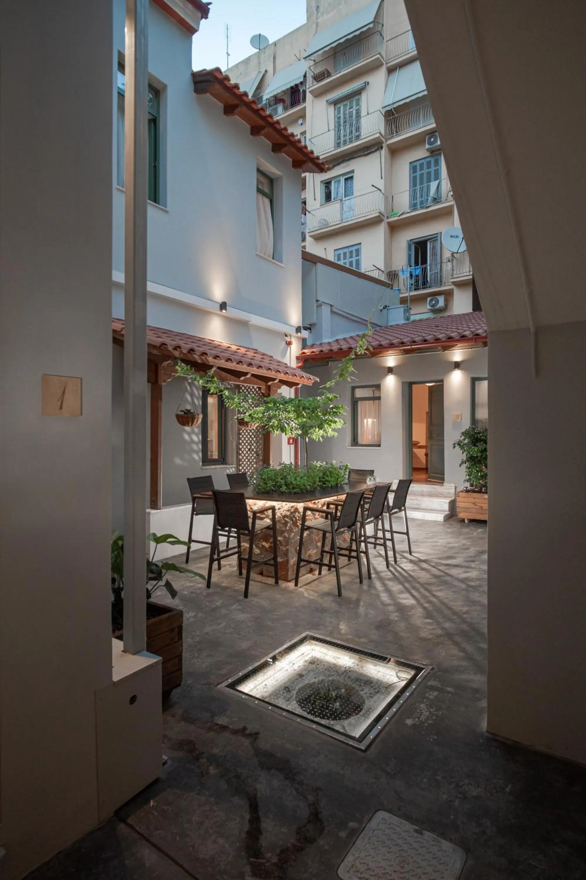 Inner courtyard view in Twin Circle Athens