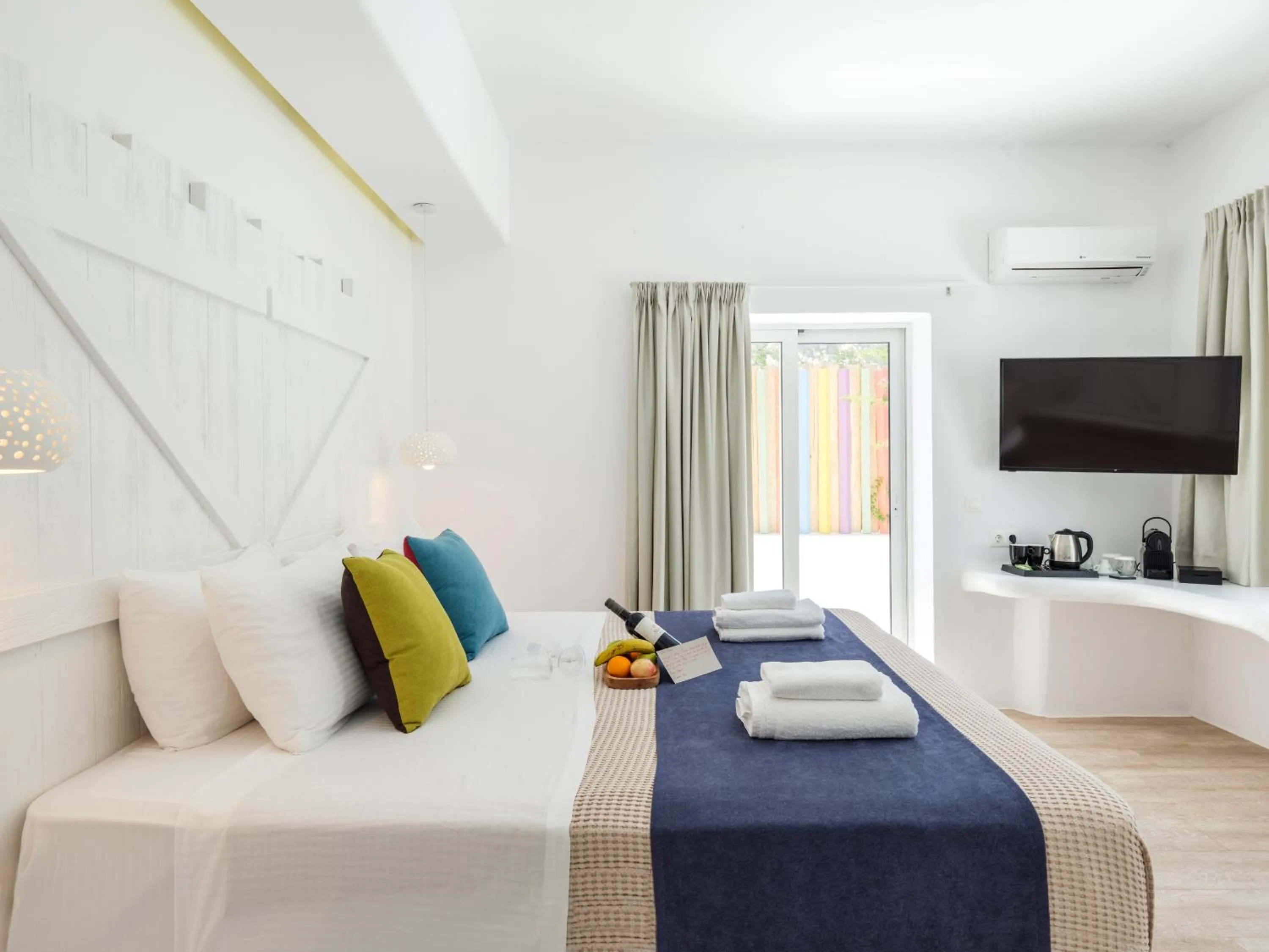 Communal lounge/ TV room, Bed in Akkadian LGBT Boutique Hotel