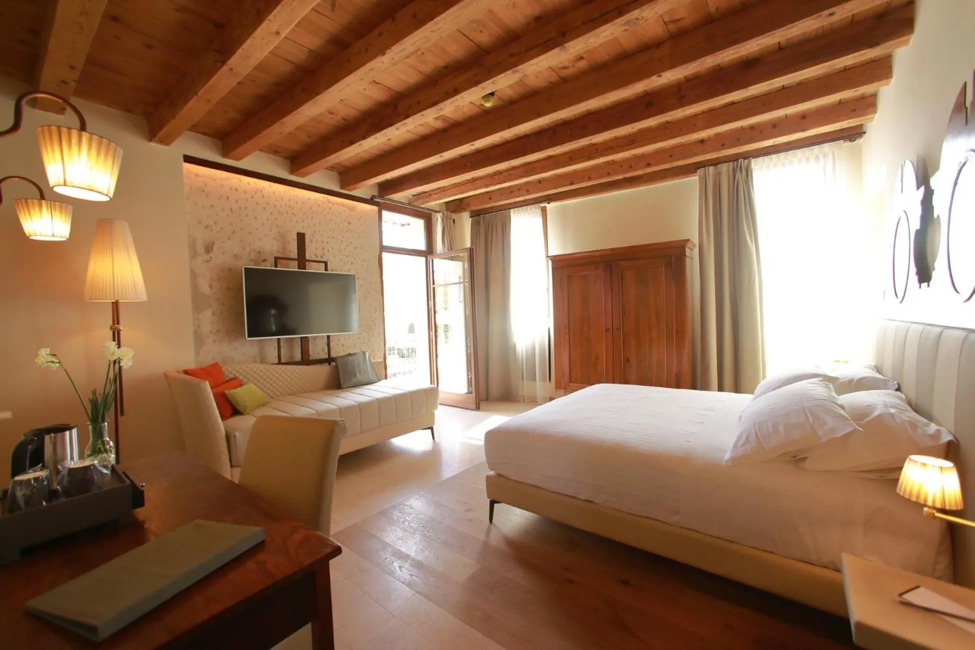 Photo of the whole room, Bed in Corte Regia Relais & Spa