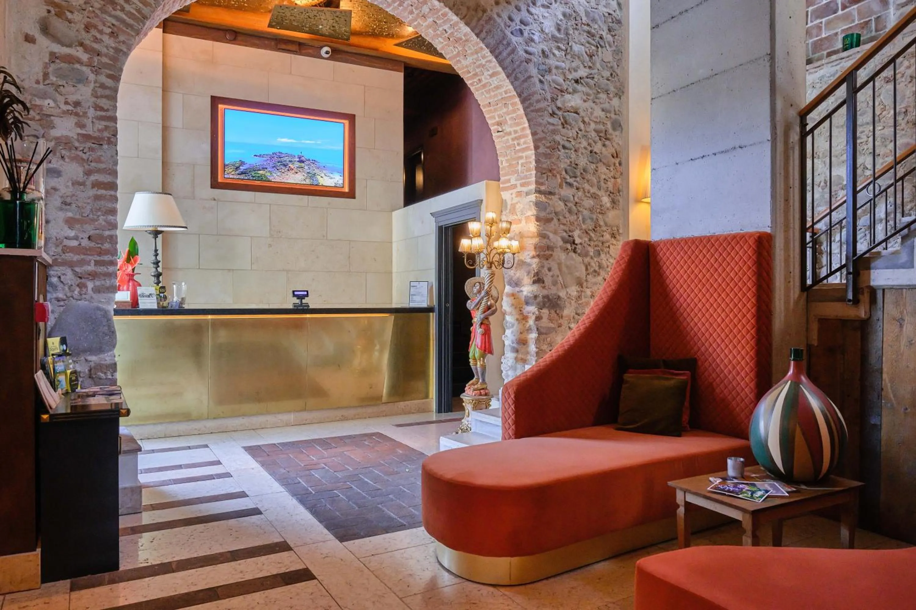 Lobby or reception in Corte Regia Relais & Spa