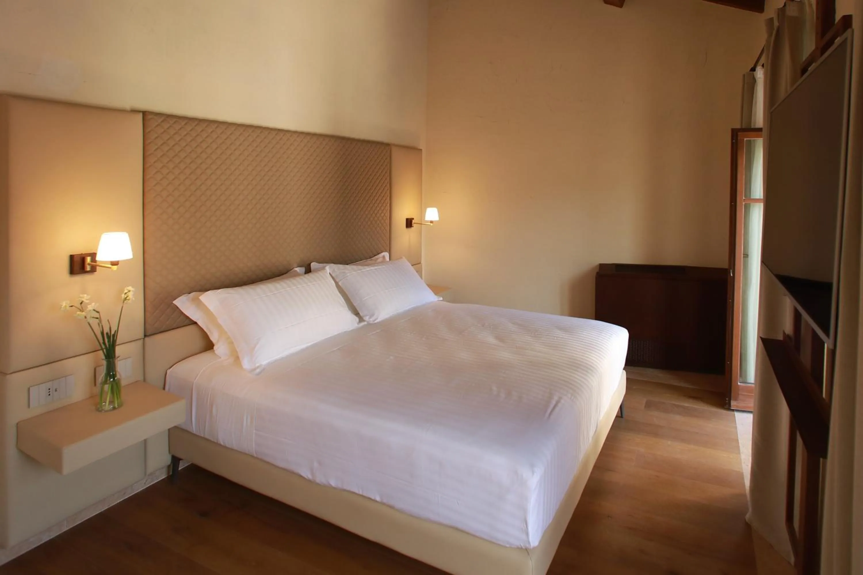 Photo of the whole room, Bed in Corte Regia Relais & Spa