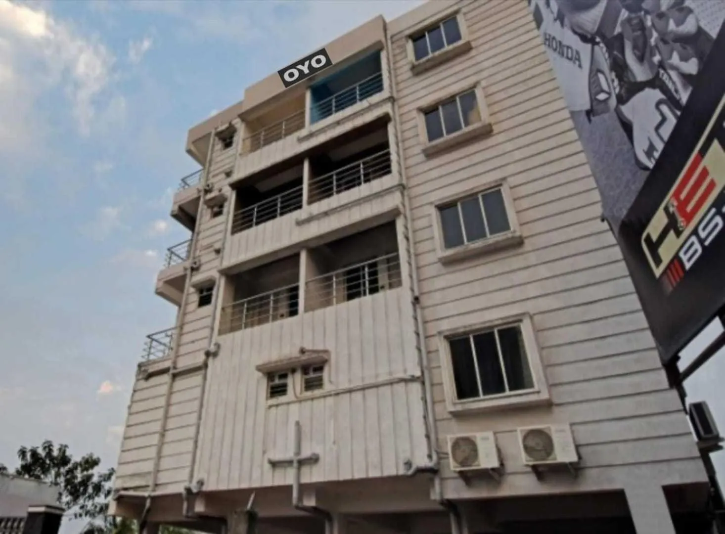 Facade/entrance in Hotel O Newtown Galaxy