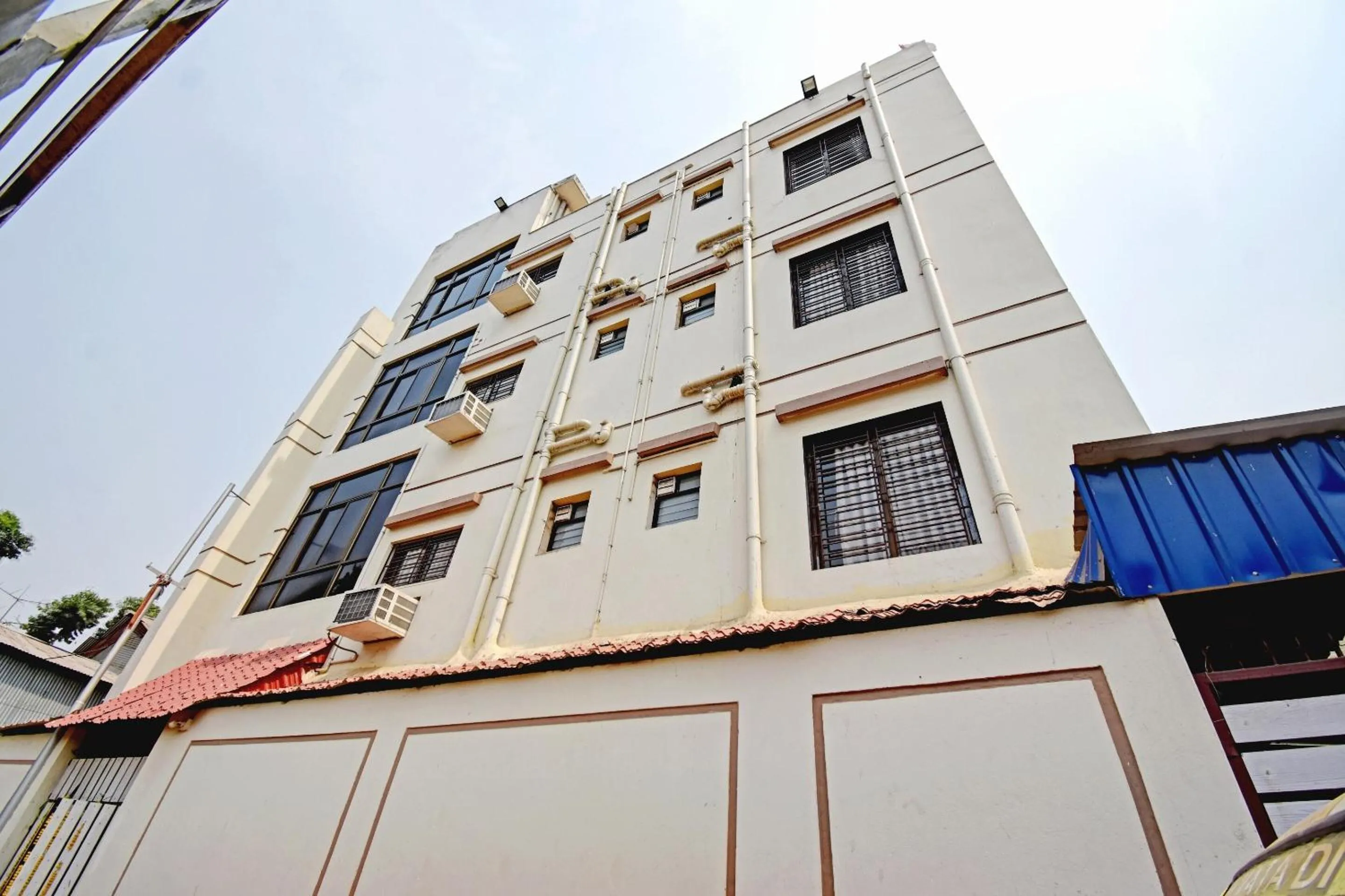 Facade/entrance in Hotel O Majestic Inn
