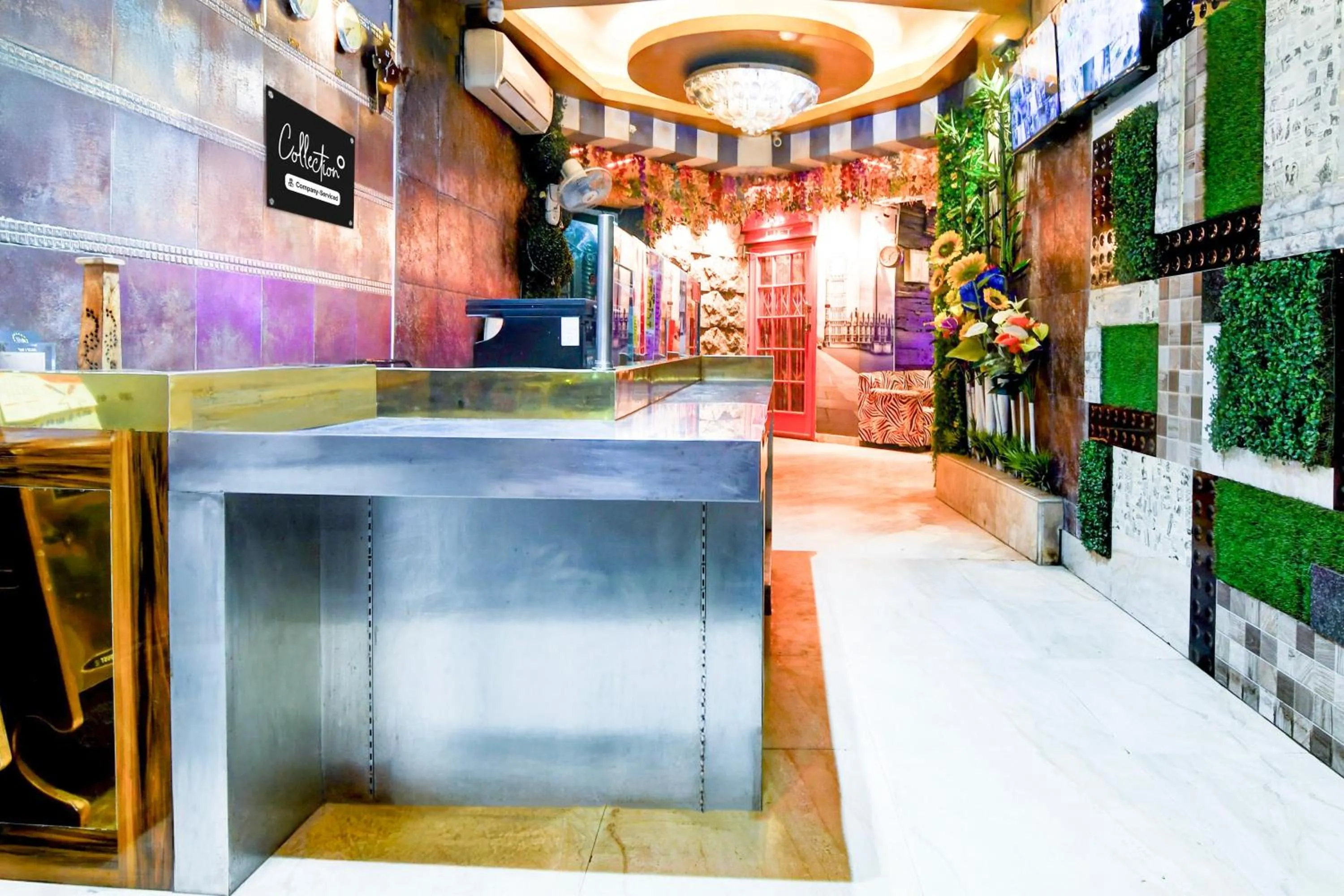 Lobby or reception in Collection O Circus Avenue Road Formerly Hotel Rockstar