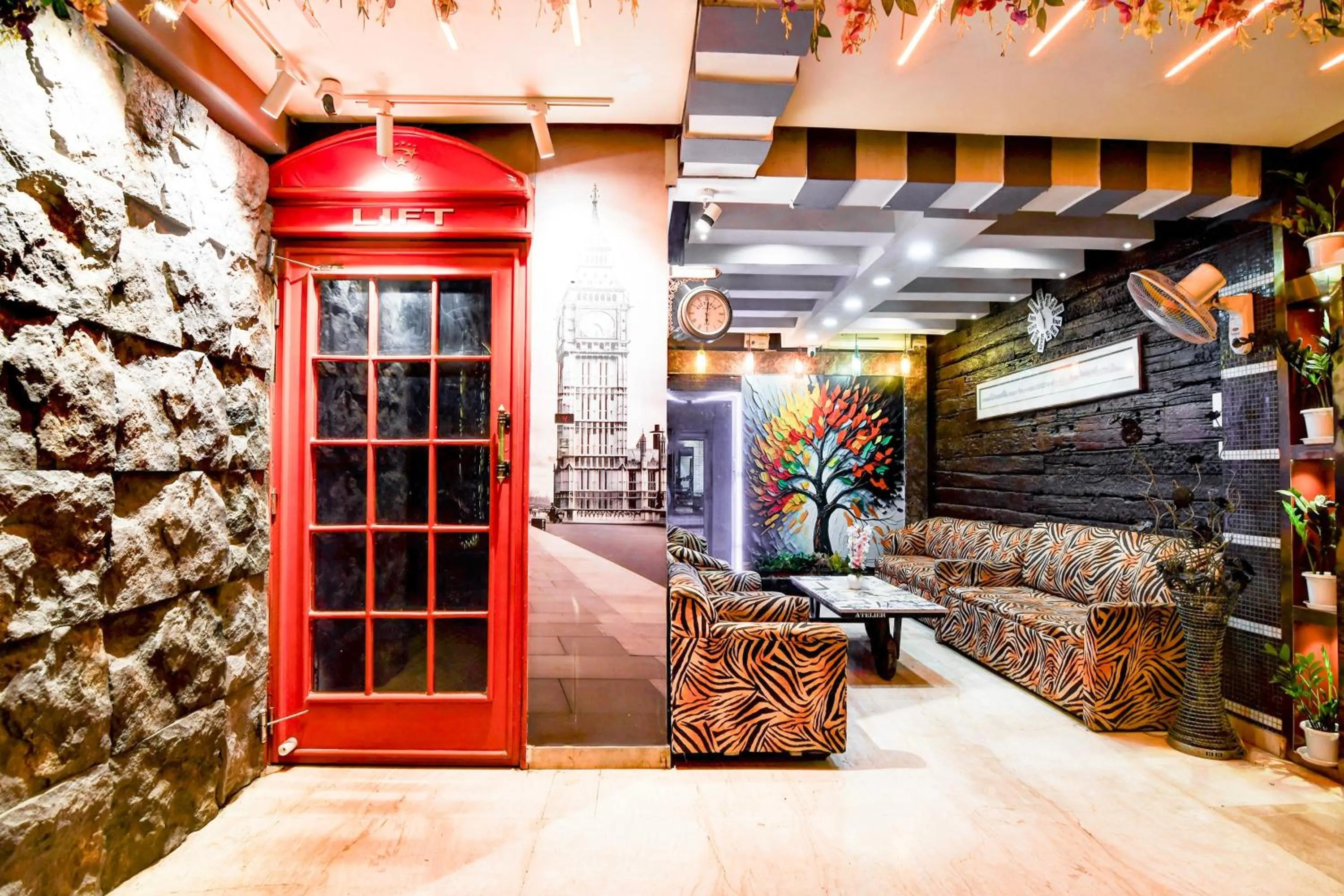 Lobby or reception in Collection O Circus Avenue Road Formerly Hotel Rockstar