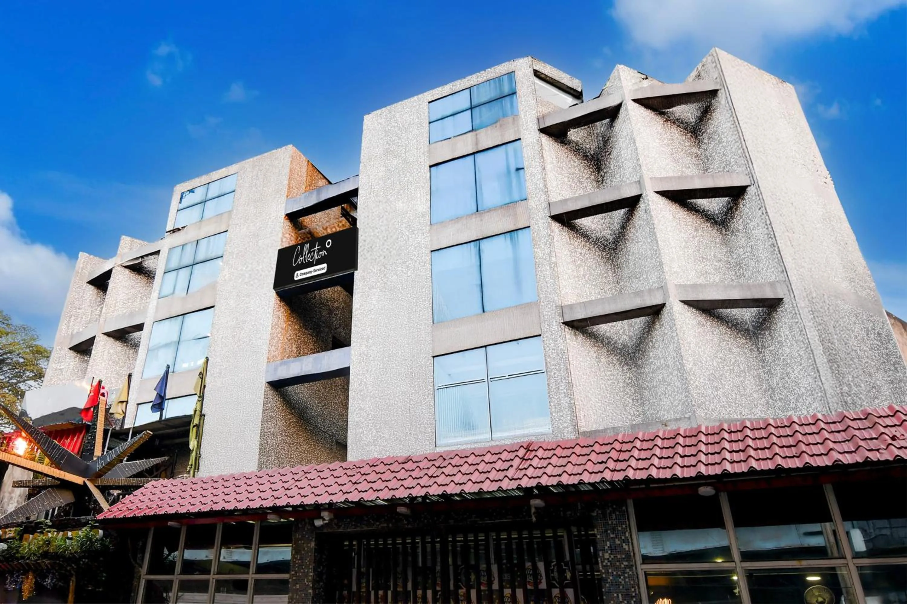 Facade/entrance in Collection O Circus Avenue Road Formerly Hotel Rockstar