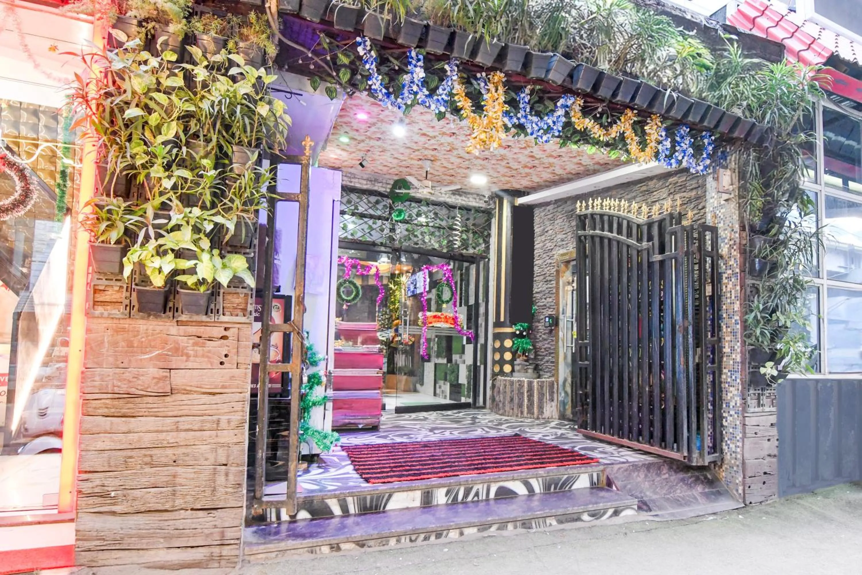 Facade/entrance in Collection O Circus Avenue Road Formerly Hotel Rockstar