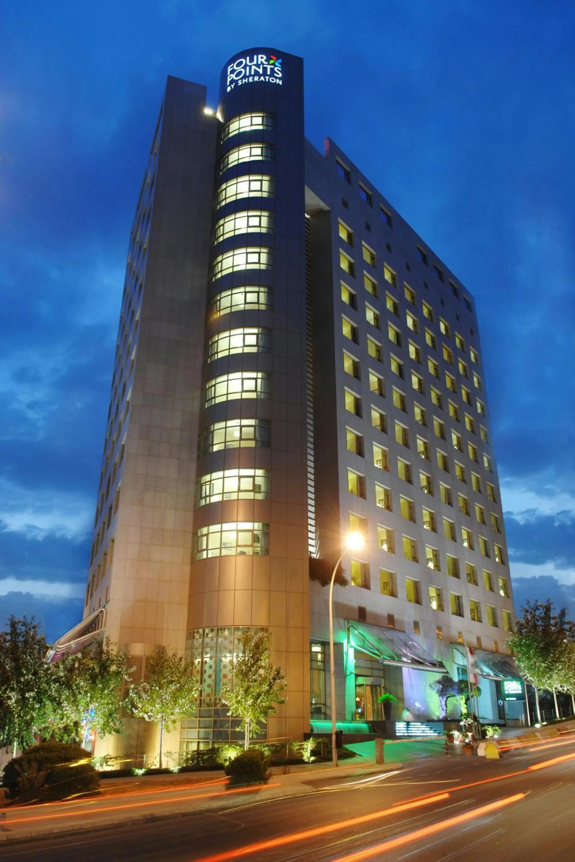 Property building in Four Points By Sheraton Le Verdun
