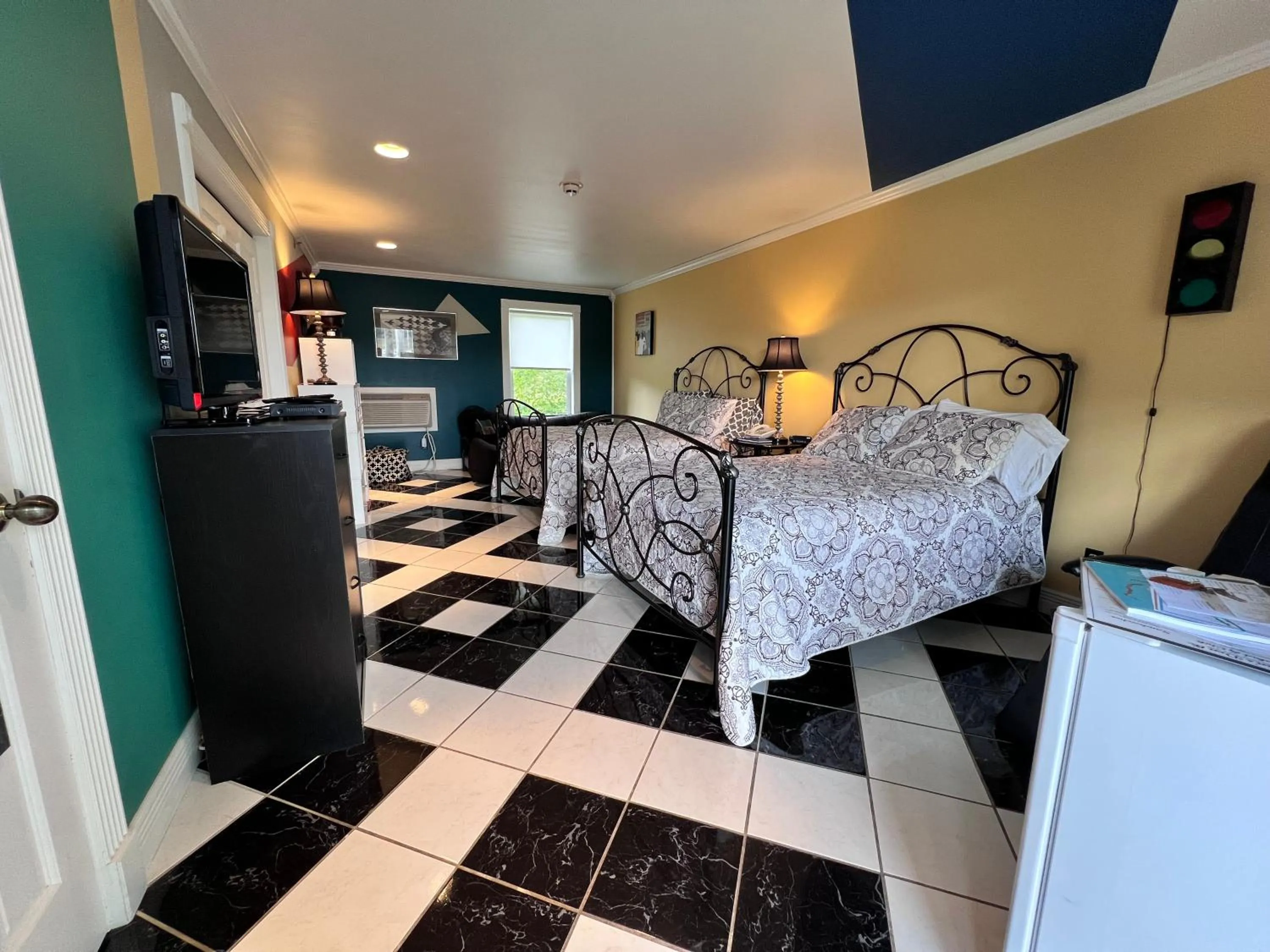 Bed in Mountain Quest Inn