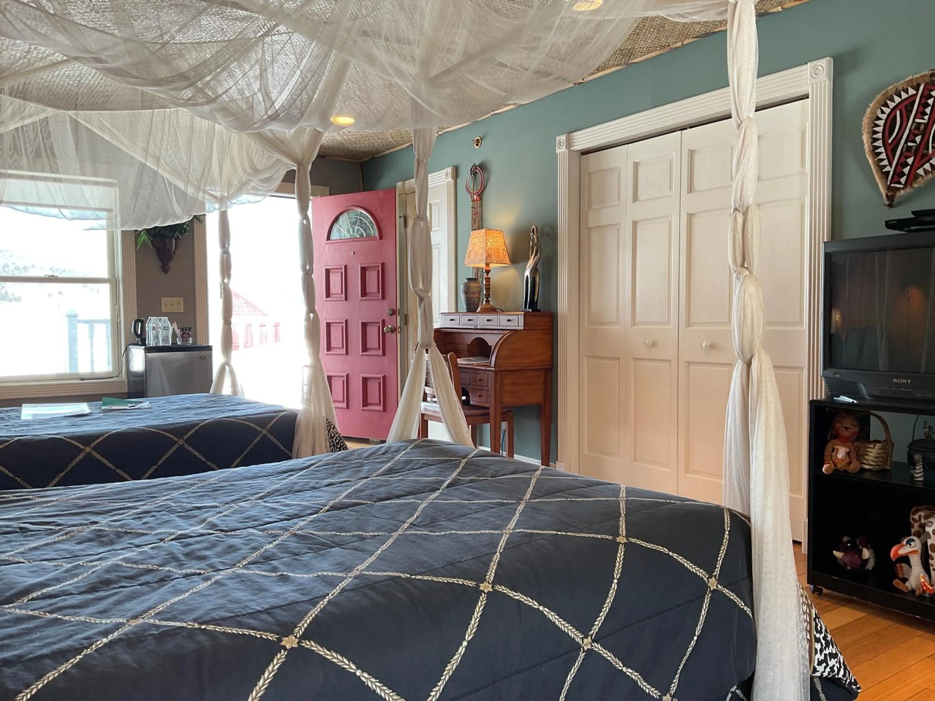 Bed in Mountain Quest Inn