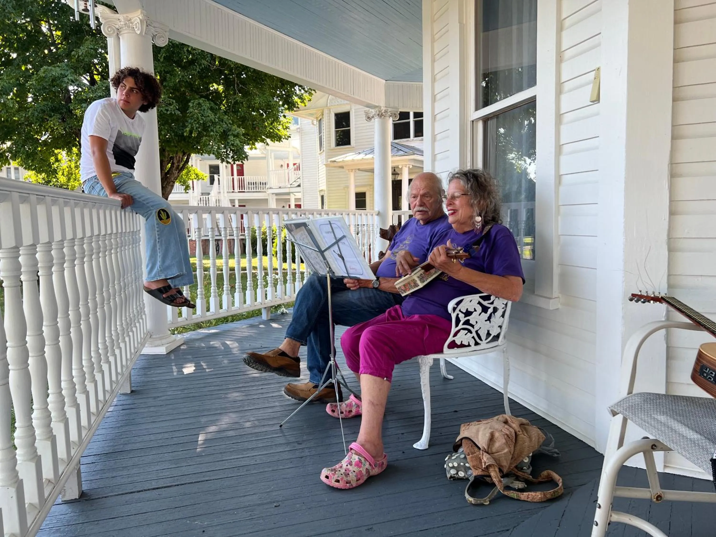 Guests in Mountain Quest Inn