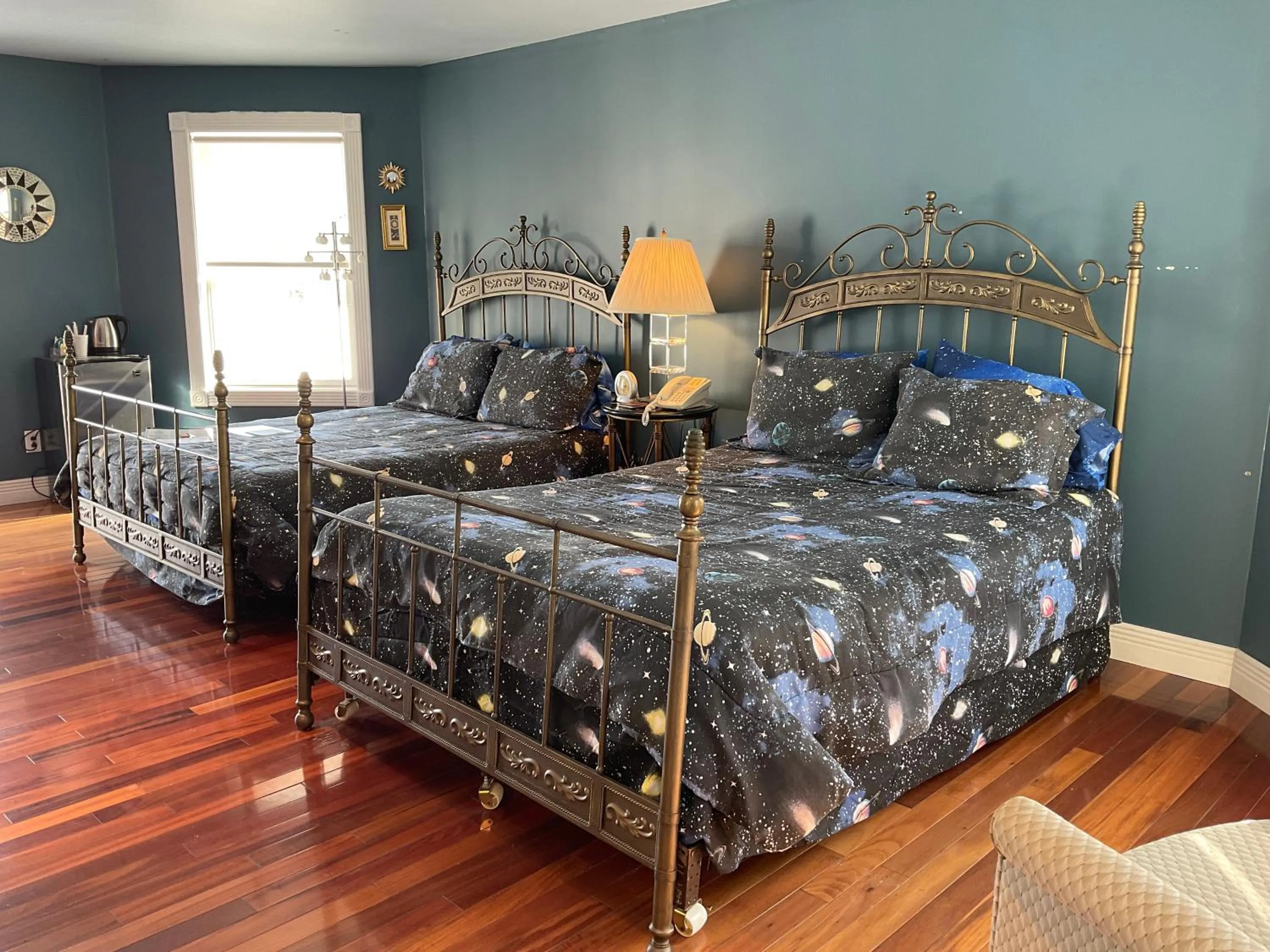 Bed in Mountain Quest Inn