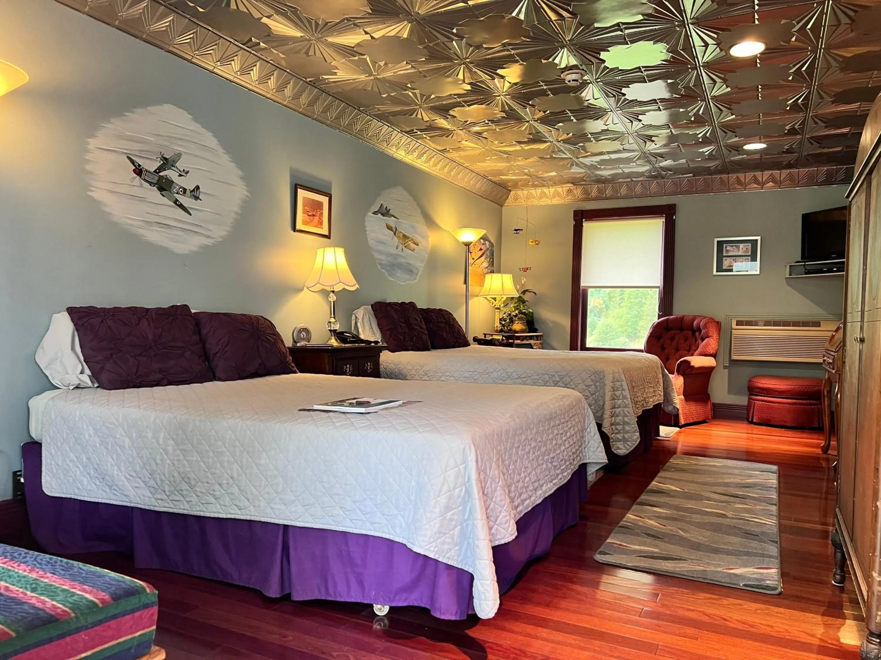 Bed in Mountain Quest Inn