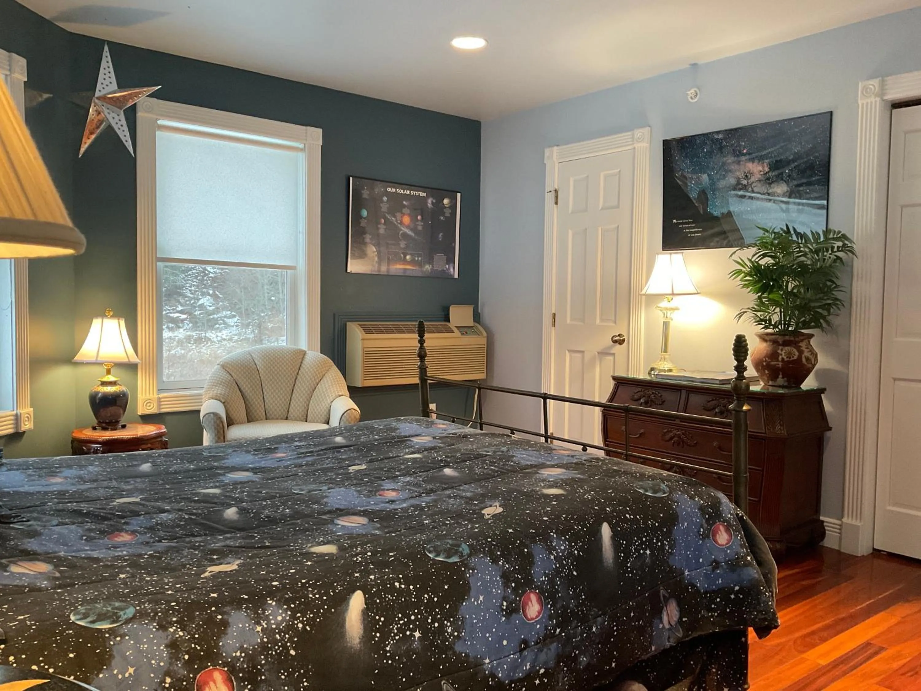 Bed in Mountain Quest Inn