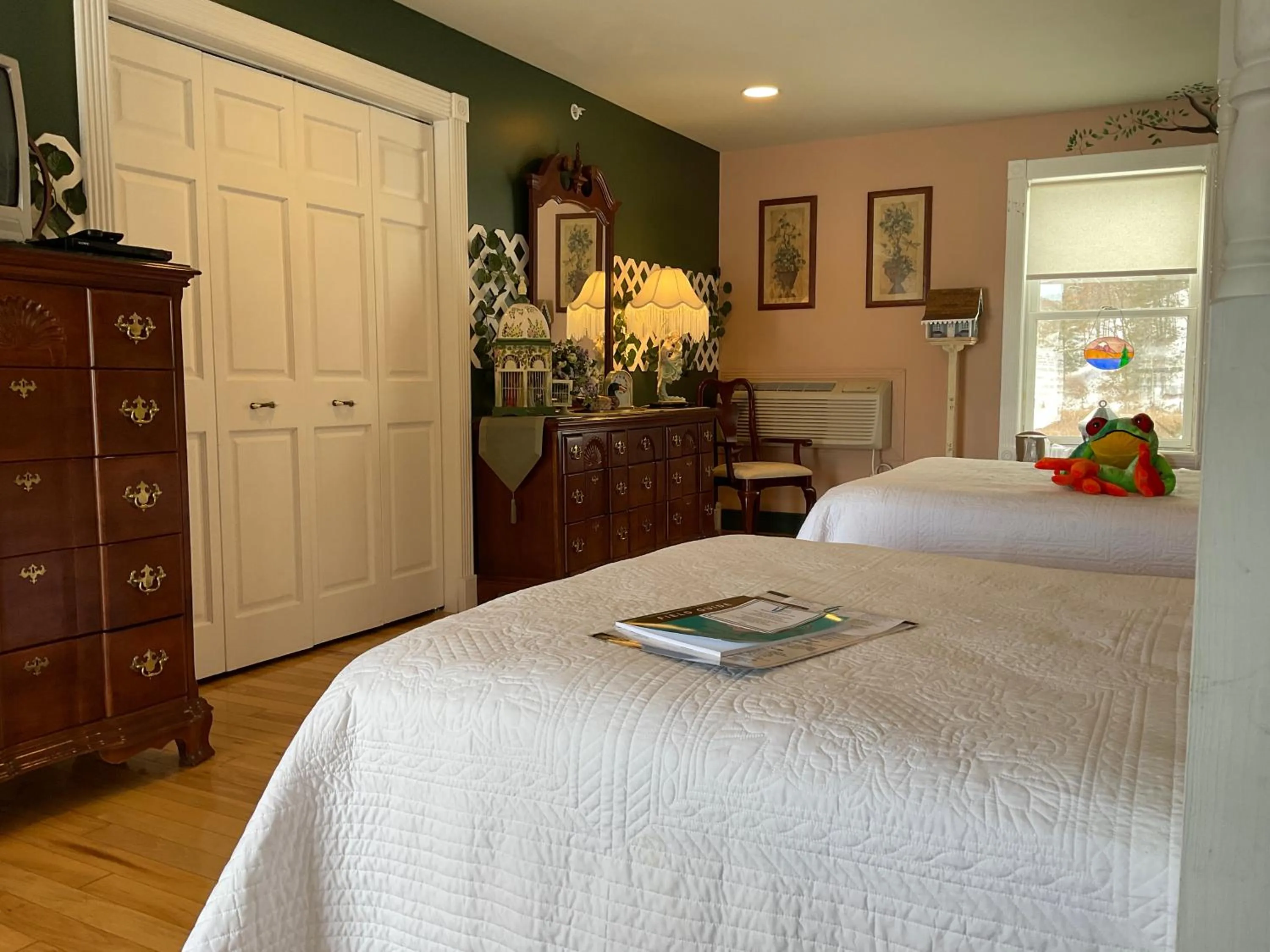 Bed in Mountain Quest Inn