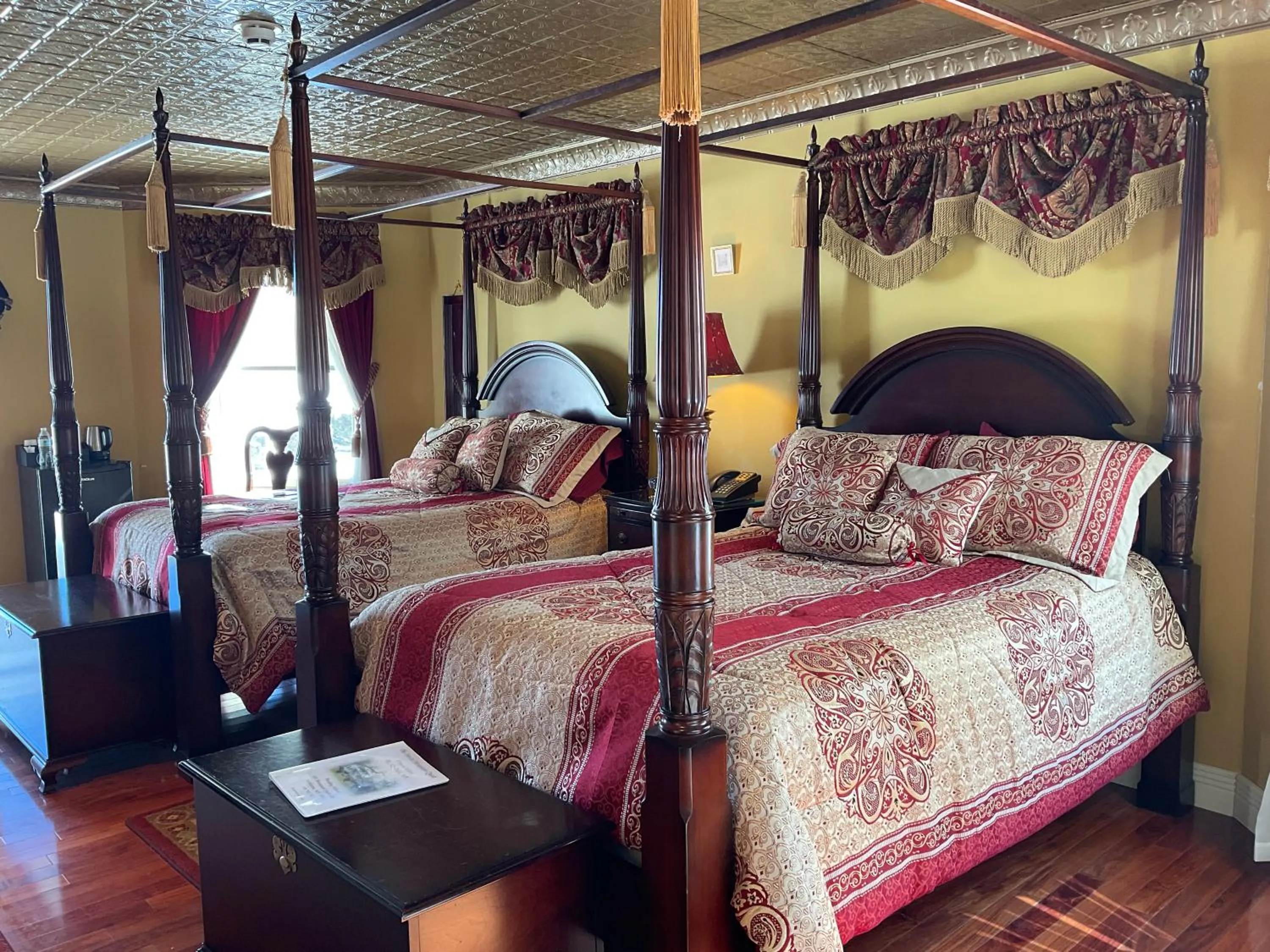 Bed in Mountain Quest Inn