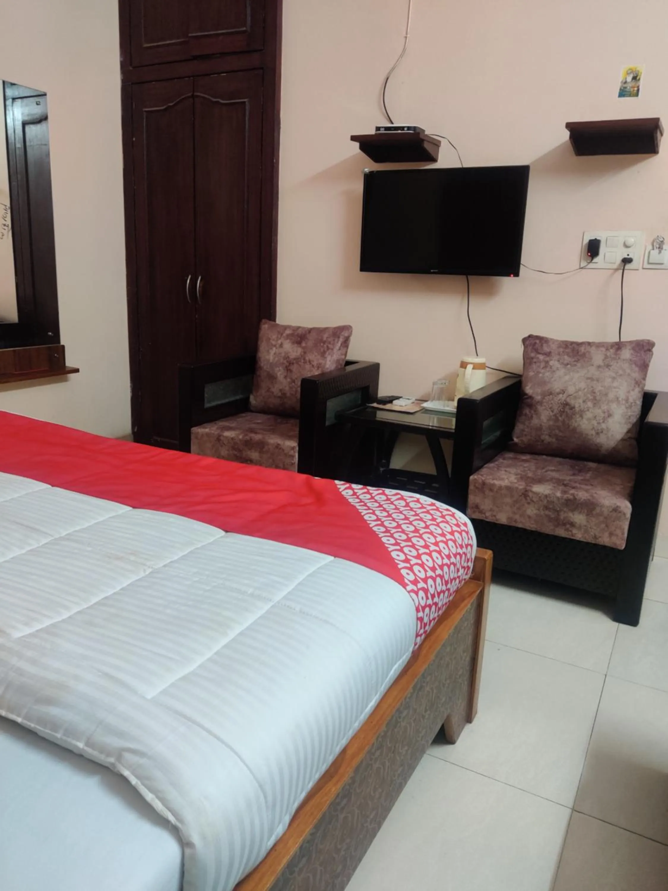 TV and multimedia, Bed in Hotel Aarjee Crescent Jaipur