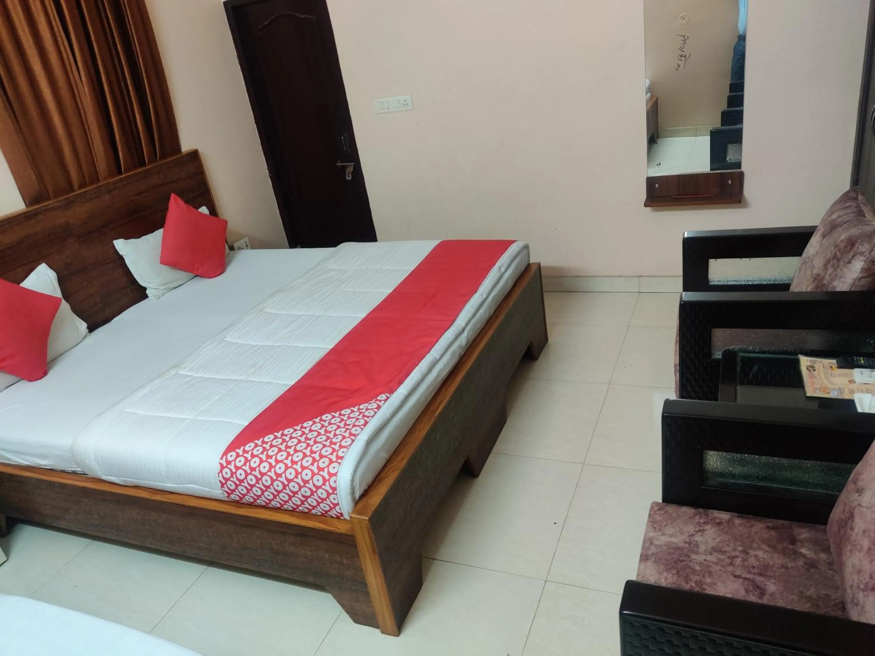 Photo of the whole room, Bed in Hotel Aarjee Crescent Jaipur
